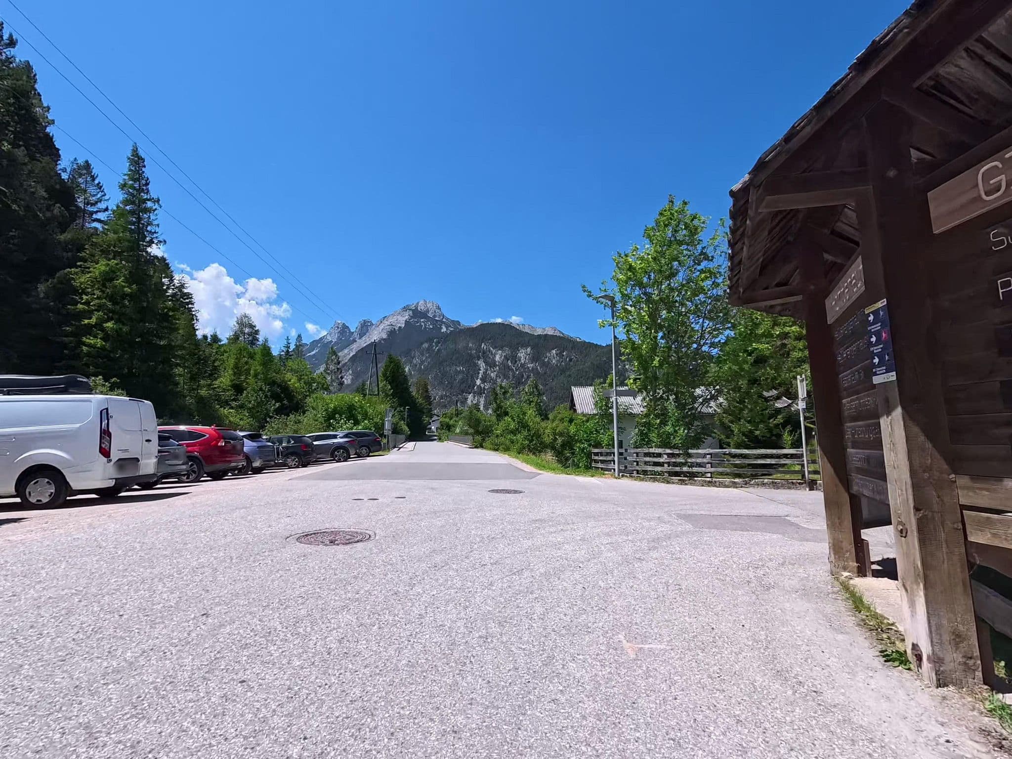 Street view near Alpechalets Goldener Hirsch - Edburg's Lodge, Scharnitz — © voyage-hors-saison (CC BY-SA · Mapillary)