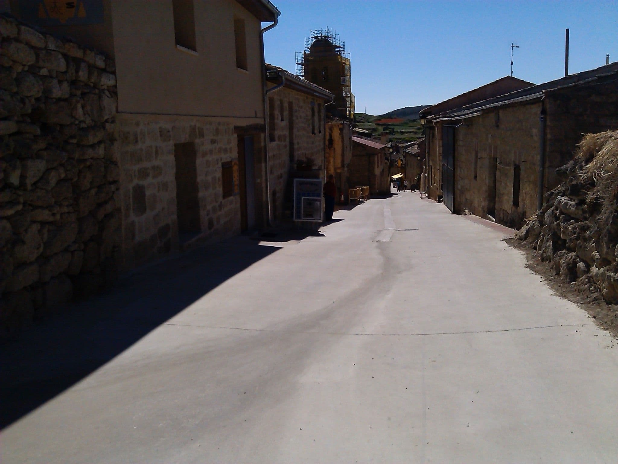 Street view near Albergue Juan de Yepes, Sasamón — © changchun1 (CC BY-SA · Mapillary)
