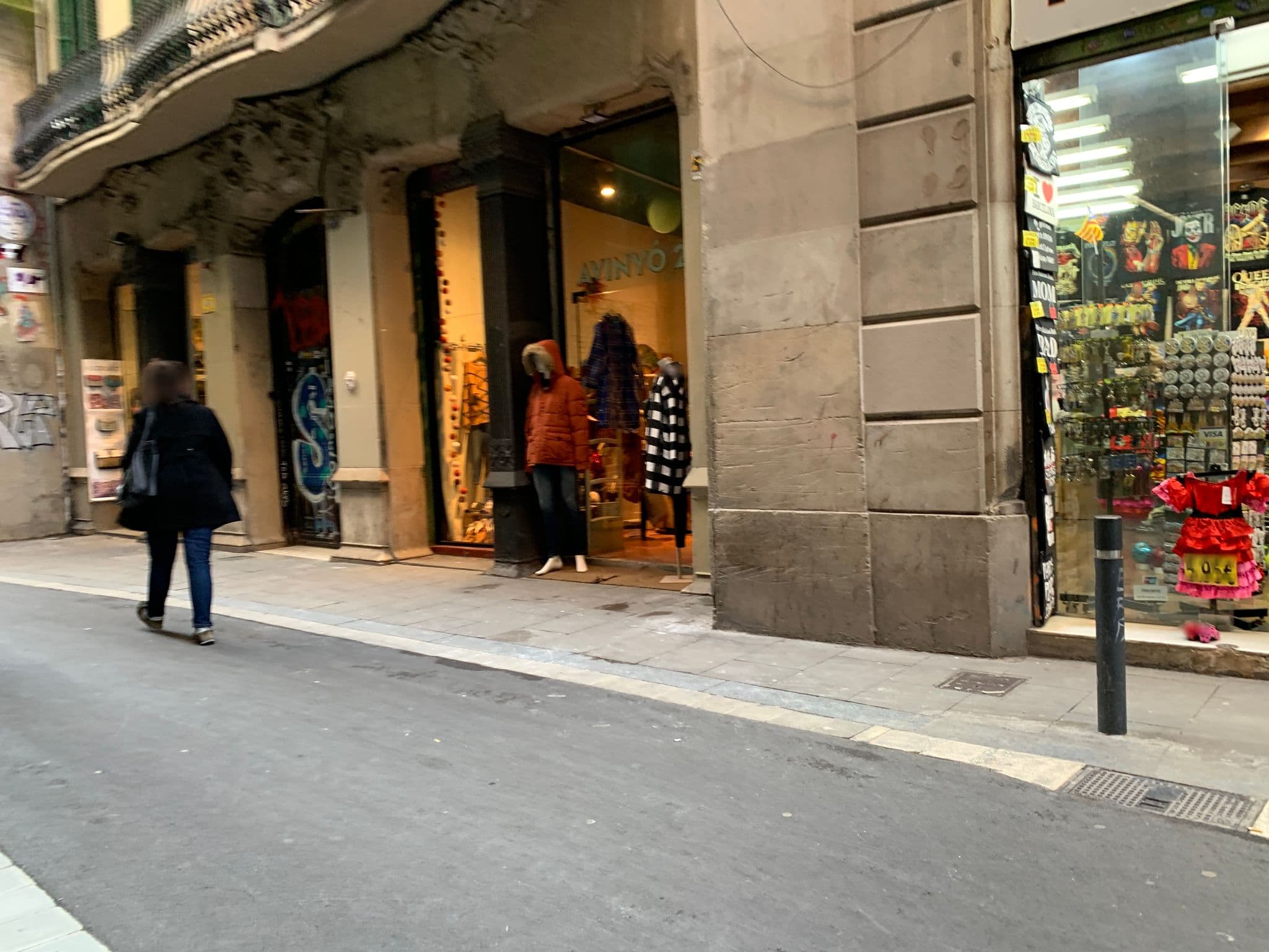 Street view near Catalonia Avinyó, Barri Gòtic — © egorka (CC BY-SA · Mapillary)