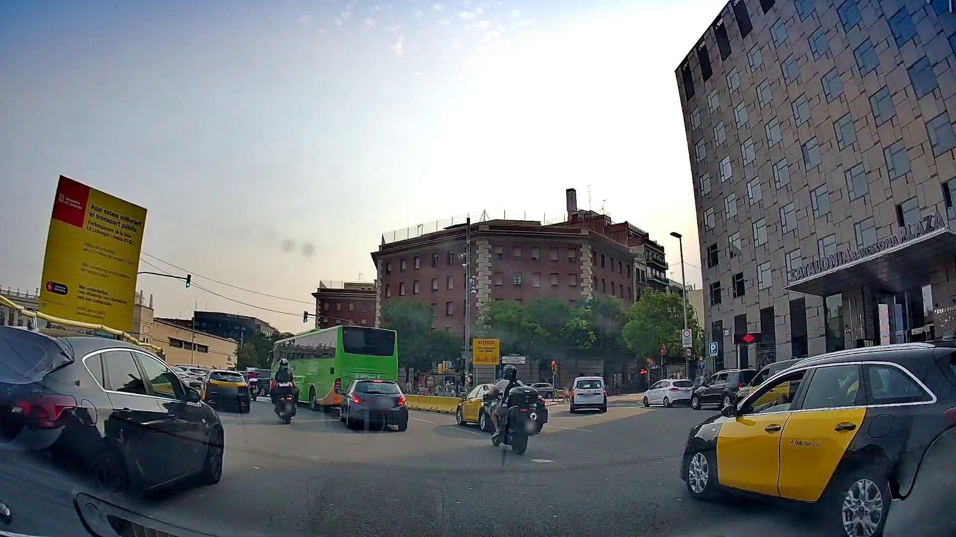 Street view near Catalonia Barcelona Plaza, La Bordeta — © m_esp_32 (CC BY-SA · Mapillary)