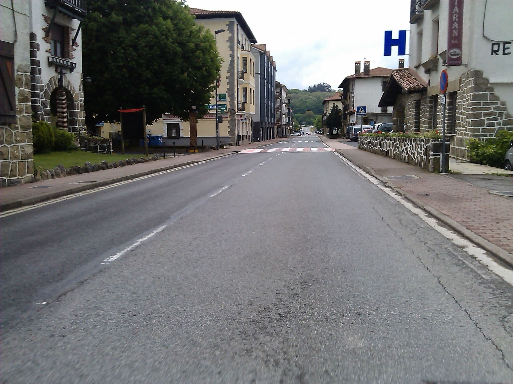 Street view near Hostal Ayestaran, Echarri-Aranaz — © changchun1 (CC BY-SA · Mapillary)