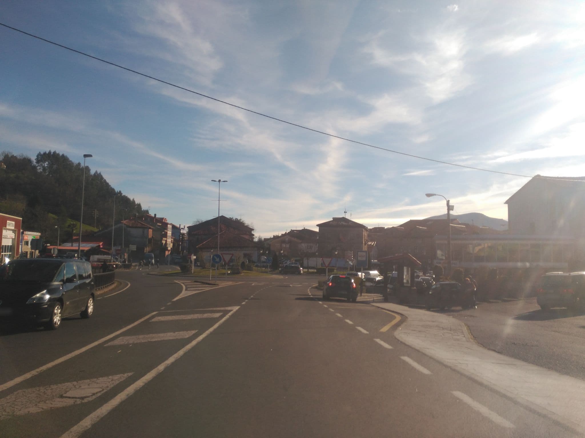 Street view near Hotel El Cruce, Cabezón de la Sal — © sanchi (CC BY-SA · Mapillary)
