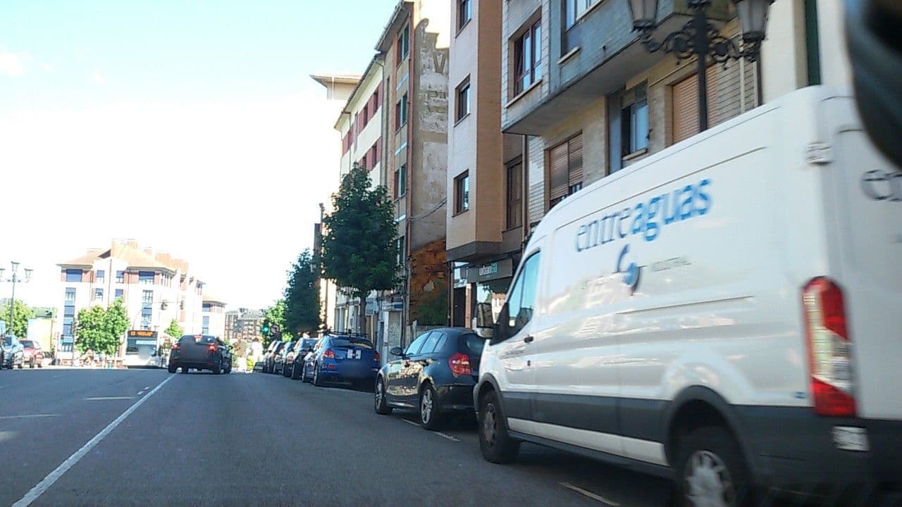Street view near Hotel El Retiro de Cardea, Oviedo — © edrux (CC BY-SA · Mapillary)
