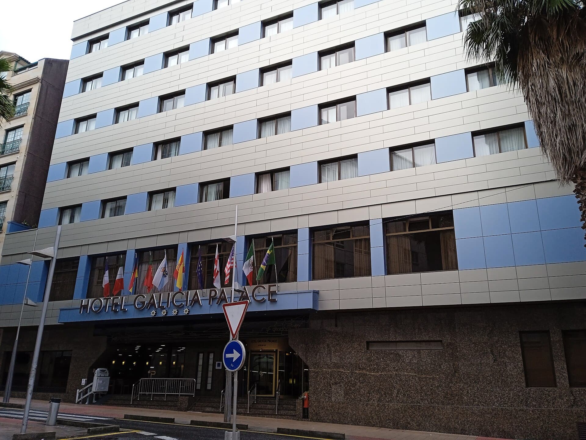 Hotel Galicia Palace (via Wikimedia Commons, CC BY-SA 4.0)