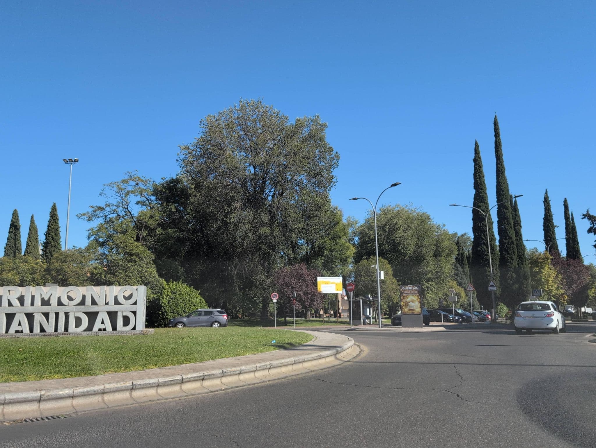 Street view near Hostal El Torero, Alcalá de Henares — © Albergarri788 (CC BY-SA · Mapillary)