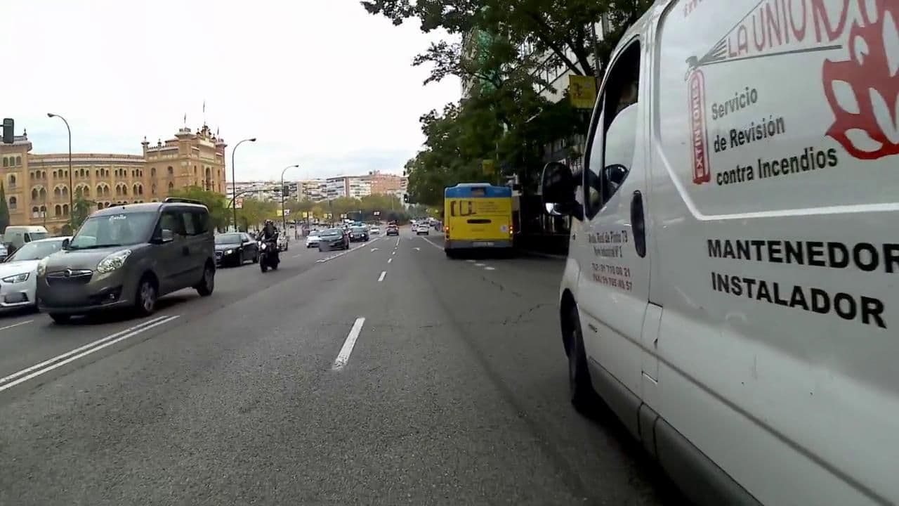 Street view near ibis Madrid Centro las Ventas, Fuente del Berro — © kresp0_video (CC BY-SA · Mapillary)
