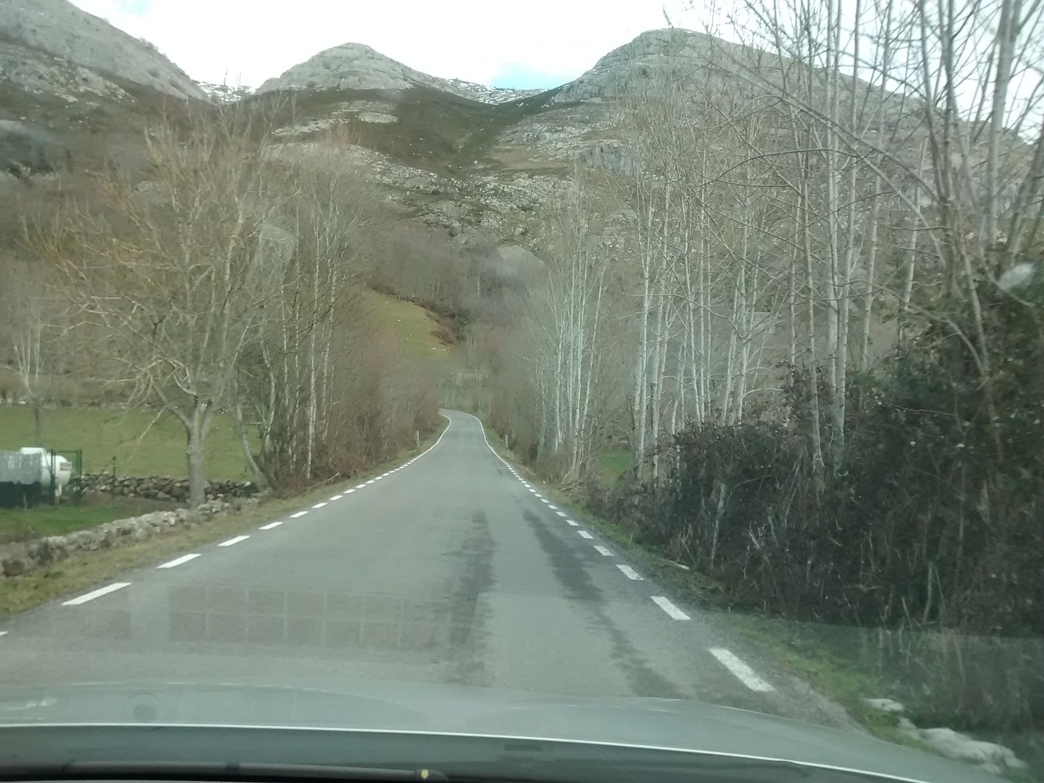 Street view near Casa Rural Río de Lunada, Espinosa de los Monteros — © cronoser (CC BY-SA · Mapillary)