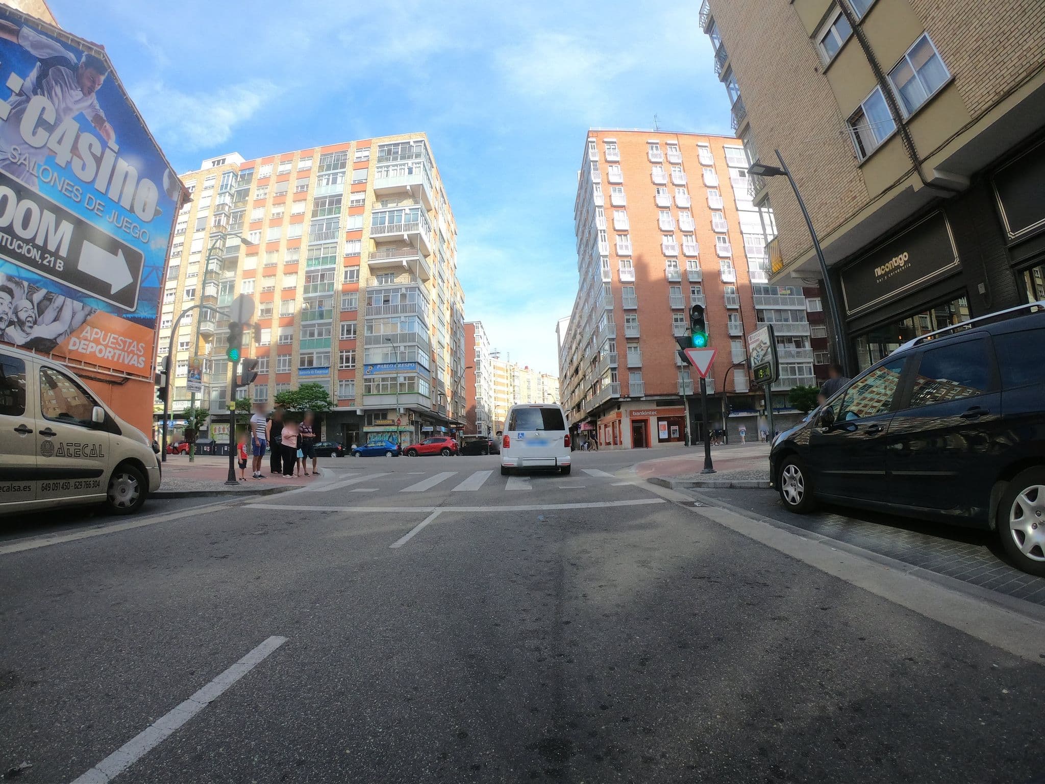 Street view near Hostal Hilton, Gamonal — © sanchi (CC BY-SA · Mapillary)