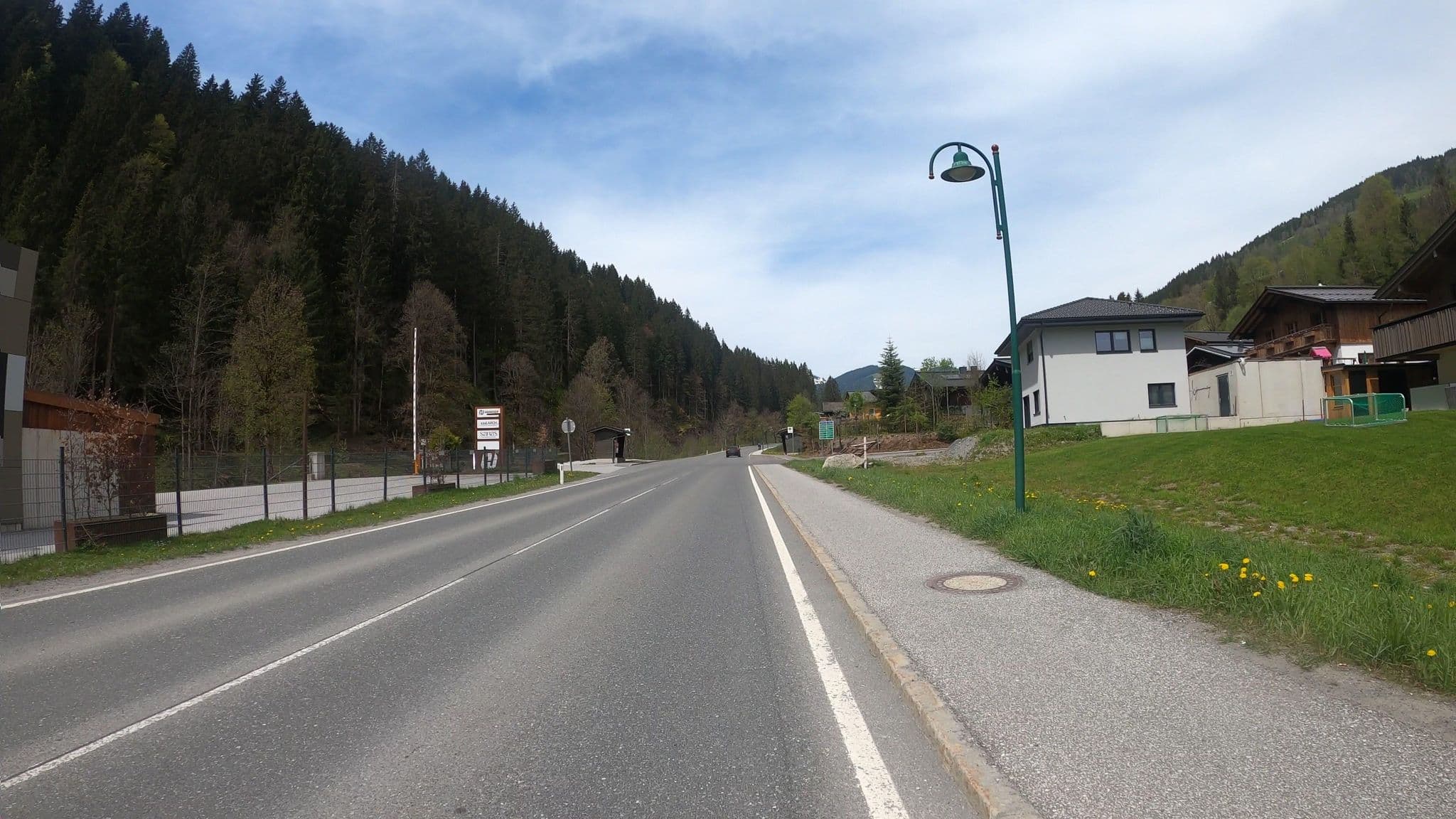 Street view near Appartement Hoamatgfüh, Saalbach — © osmplus_org (CC BY-SA · Mapillary)