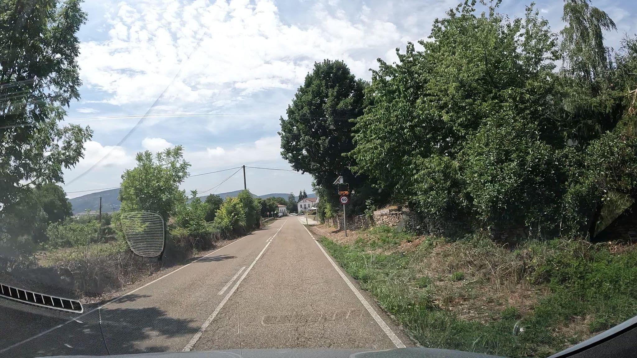 Street view near Casa Rural El Cajigal, Espinosa de los Monteros — © vinisa (CC BY-SA · Mapillary)