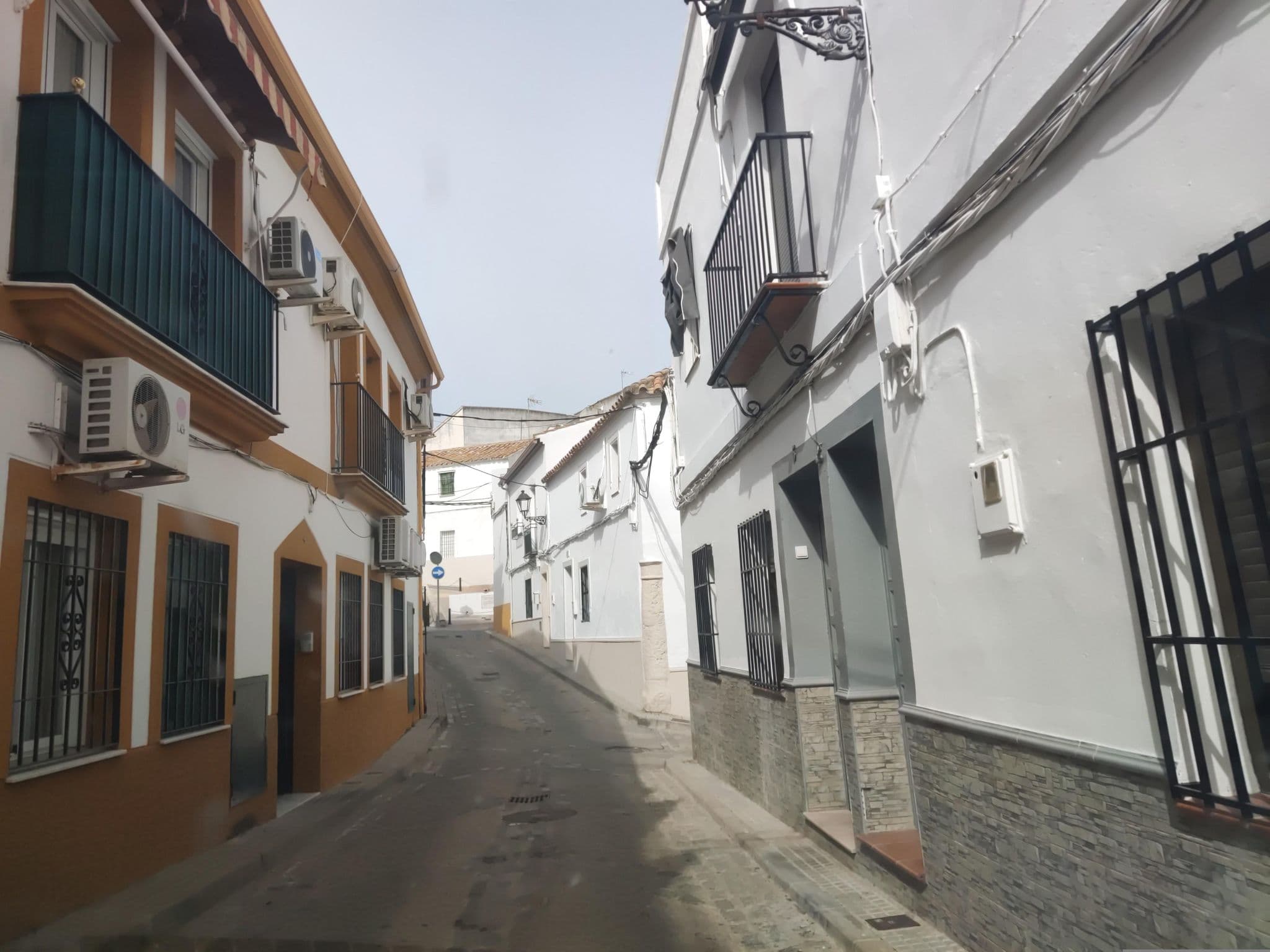 Street view near Casa Rural "Al-Mudawar", Almodóvar del Río — © sanchi (CC BY-SA · Mapillary)