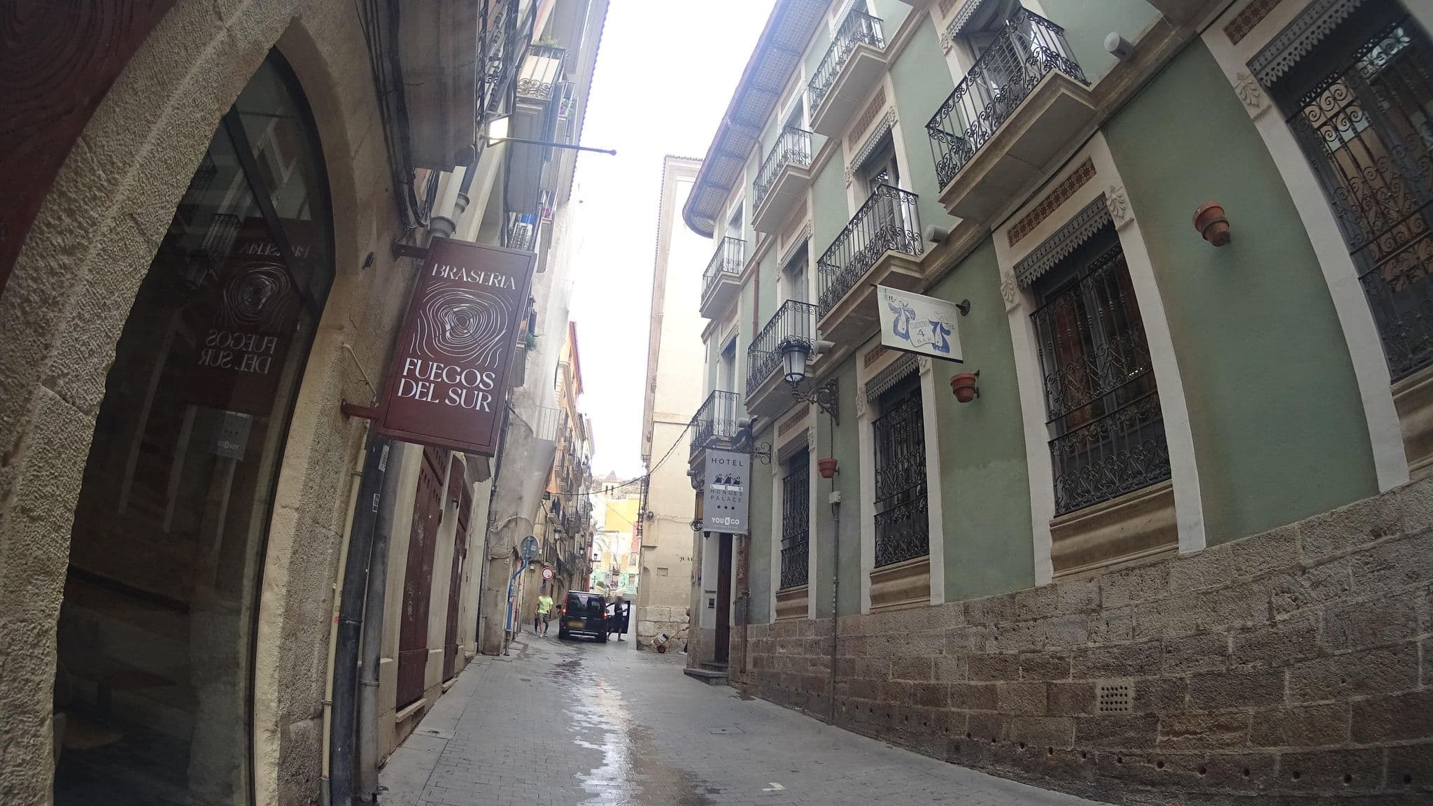 Street view near Hostal Les Monges Palace, Alicante