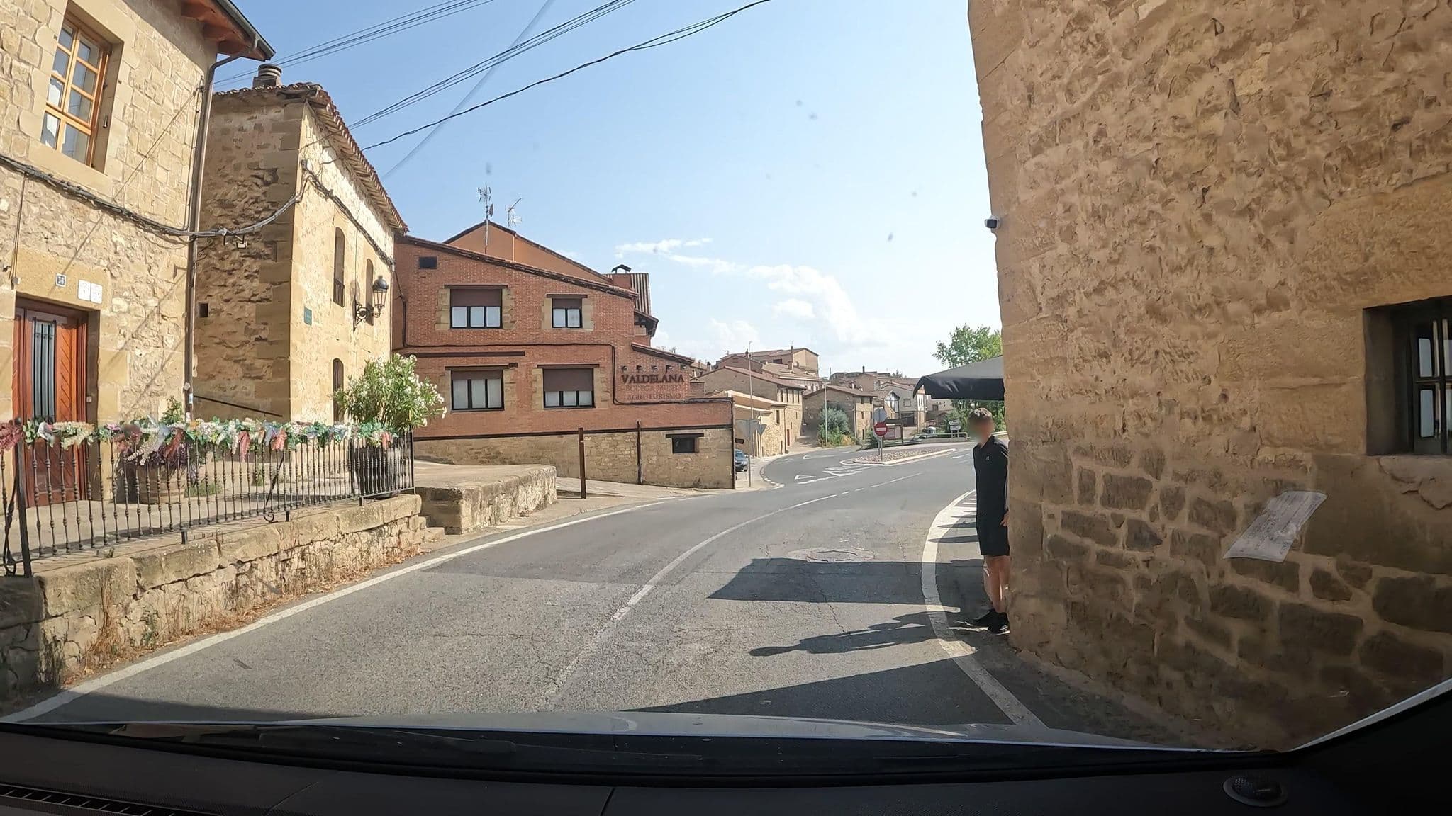 Street view near La Cueva landetxea, Cenicero — © vinisa (CC BY-SA · Mapillary)