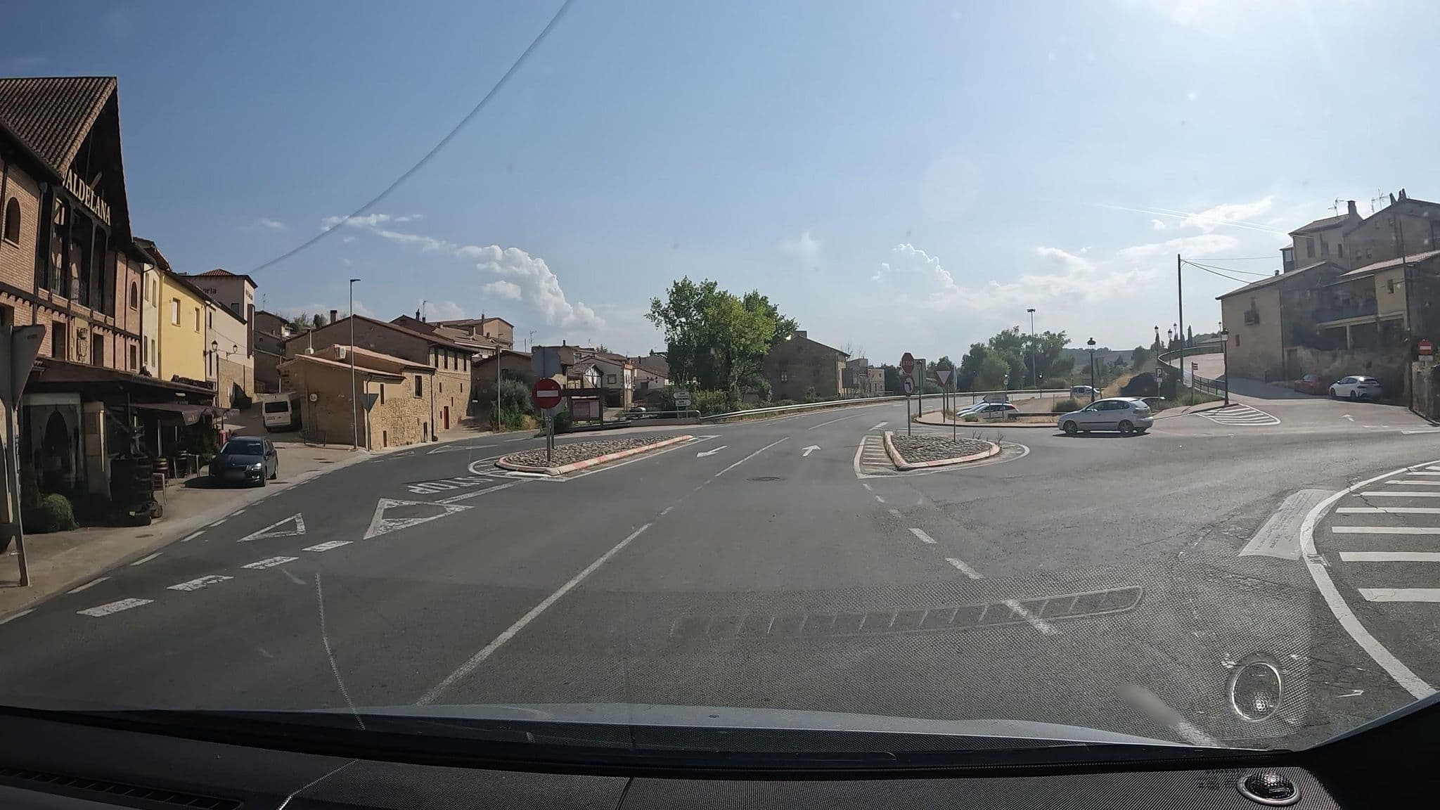 Street view near Valdelana, Cenicero — © vinisa (CC BY-SA · Mapillary)