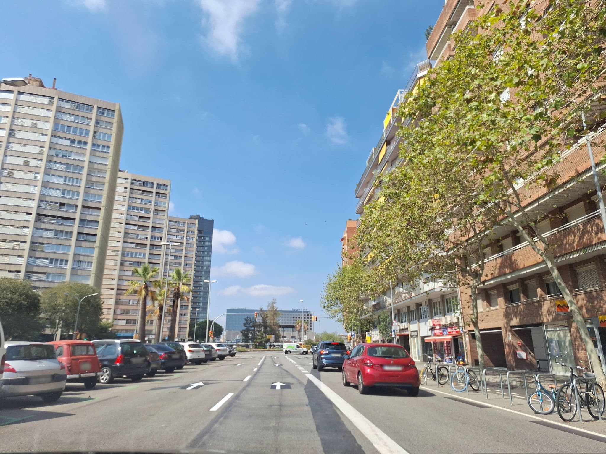 Street view near Hotel Sercotel Abbot, la Nova Esquerra de l'Eixample — © Albergarri788 (CC BY-SA · Mapillary)