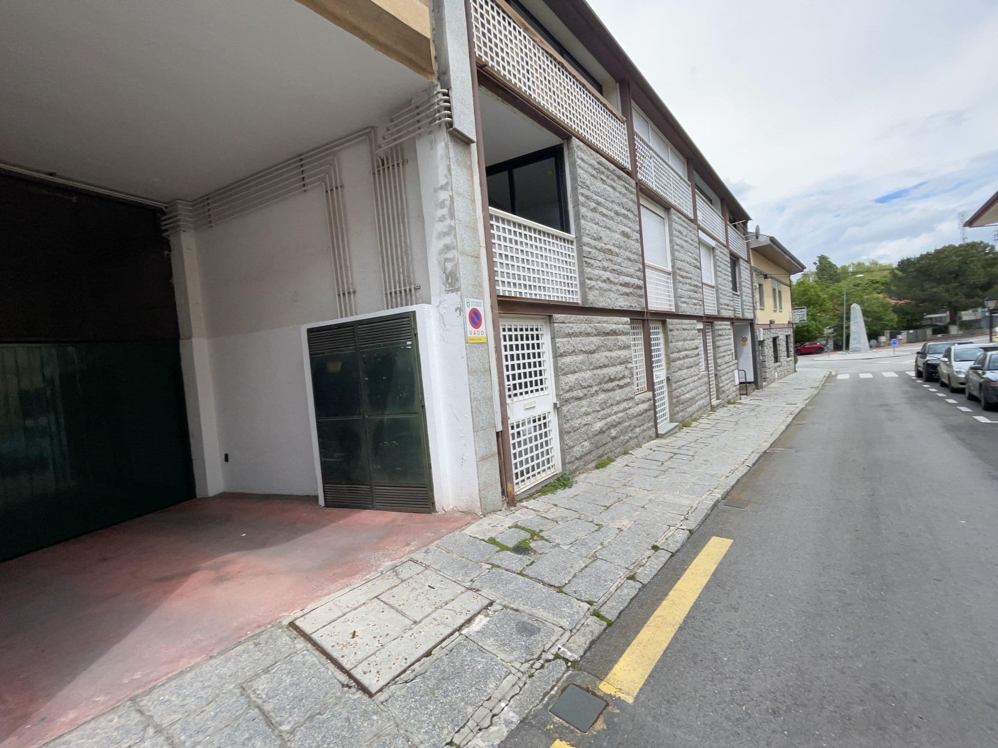 Street view near Hostal Rural El Caño, Alpedrete — © seraq (CC BY-SA · Mapillary)