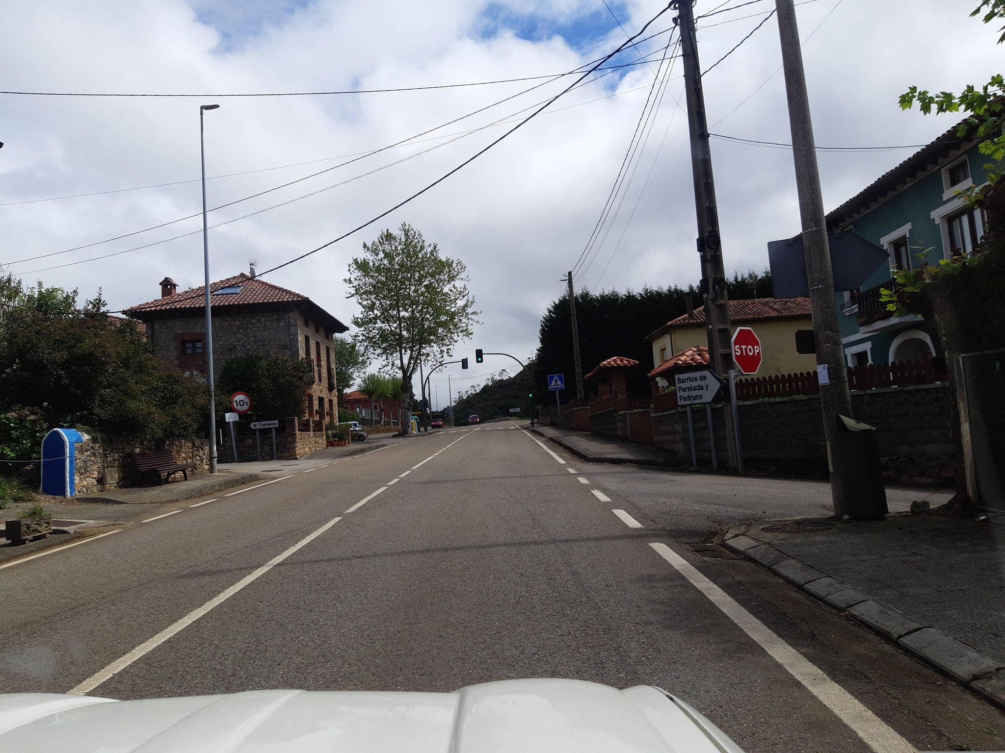 Street view near Hotel El Jamón, Santillana — © geo50 (CC BY-SA · Mapillary)