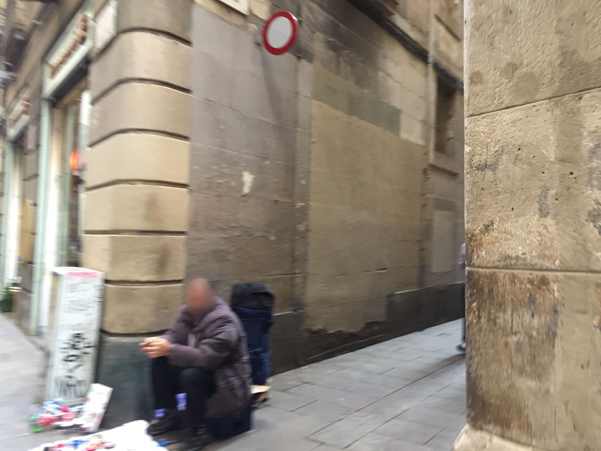 Street view near Pensión Bienestar, Ciutat Vella — © richlv (CC BY-SA · Mapillary)