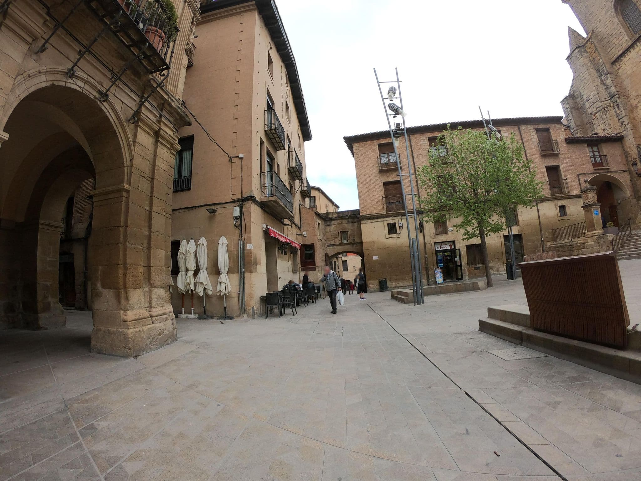 Street view near Albergue Parroquial de Viana, Oion / Oyón — © rubencarbonero (CC BY-SA · Mapillary)