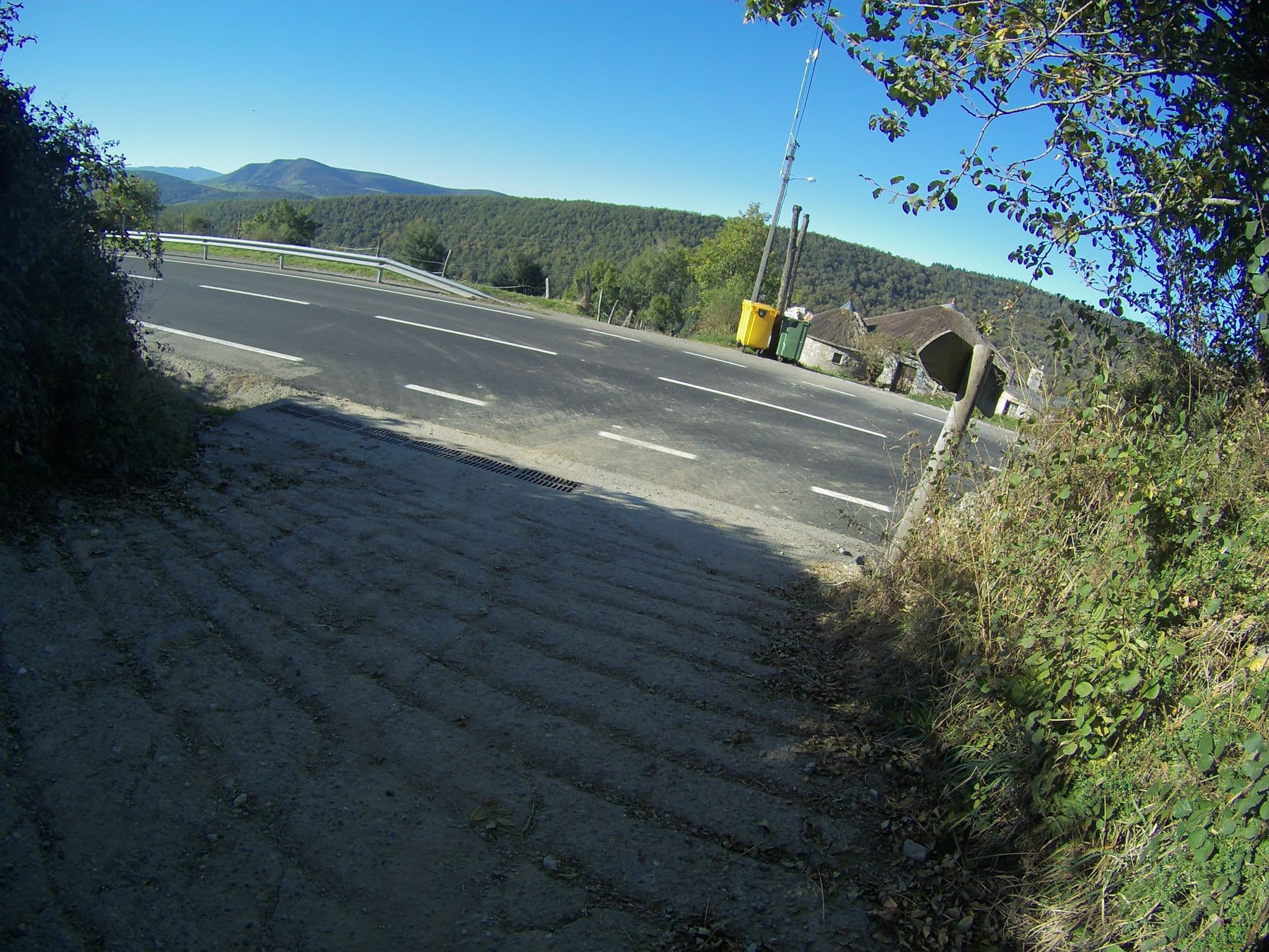 Street view near Albergue A Reboleira, Samos — © camperxr (CC BY-SA · Mapillary)
