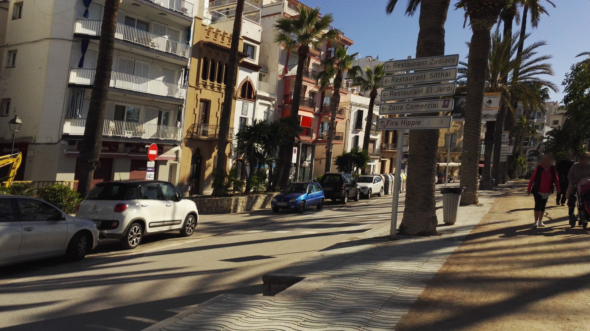 Street view near Hotel Platjador, Sitges — © marcuscalabresus (CC BY-SA · Mapillary)
