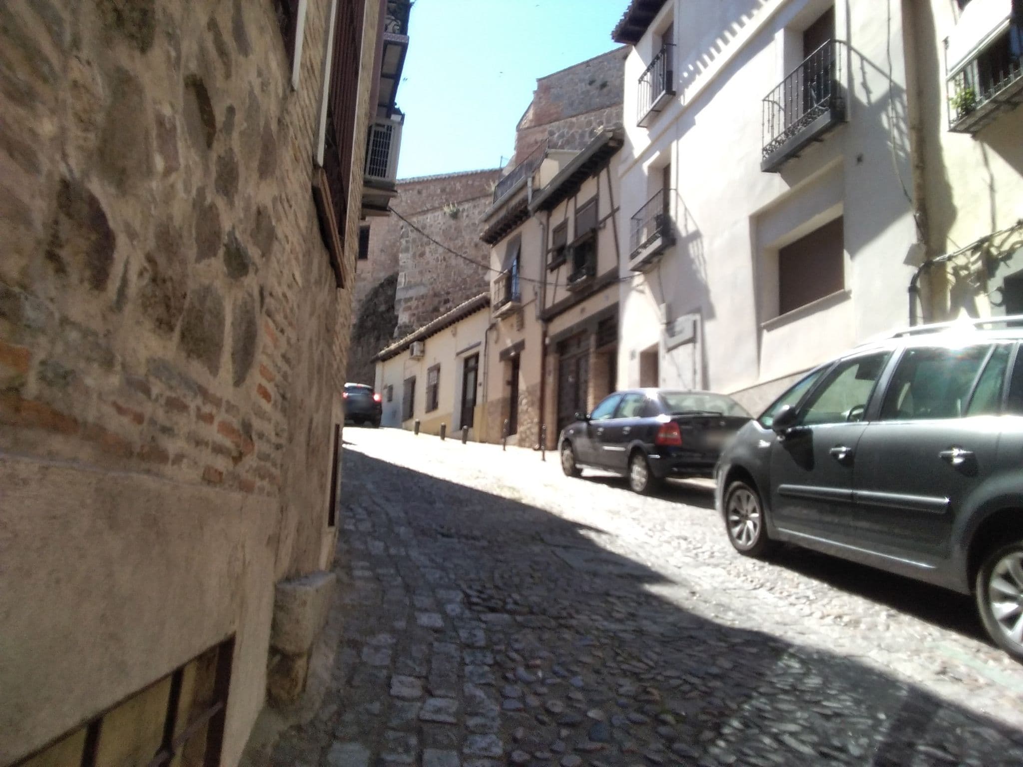 Street view near Apartamentos Turísticos Abad, Toledo — © dagalok (CC BY-SA · Mapillary)