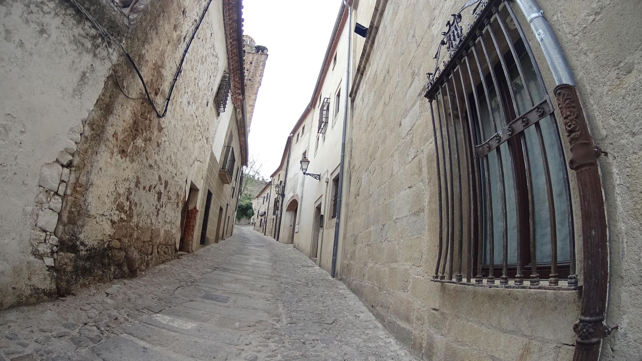 Street view near Eurostars Palacio de Santa Marta, Trujillo — © robertogeb (CC BY-SA · Mapillary)