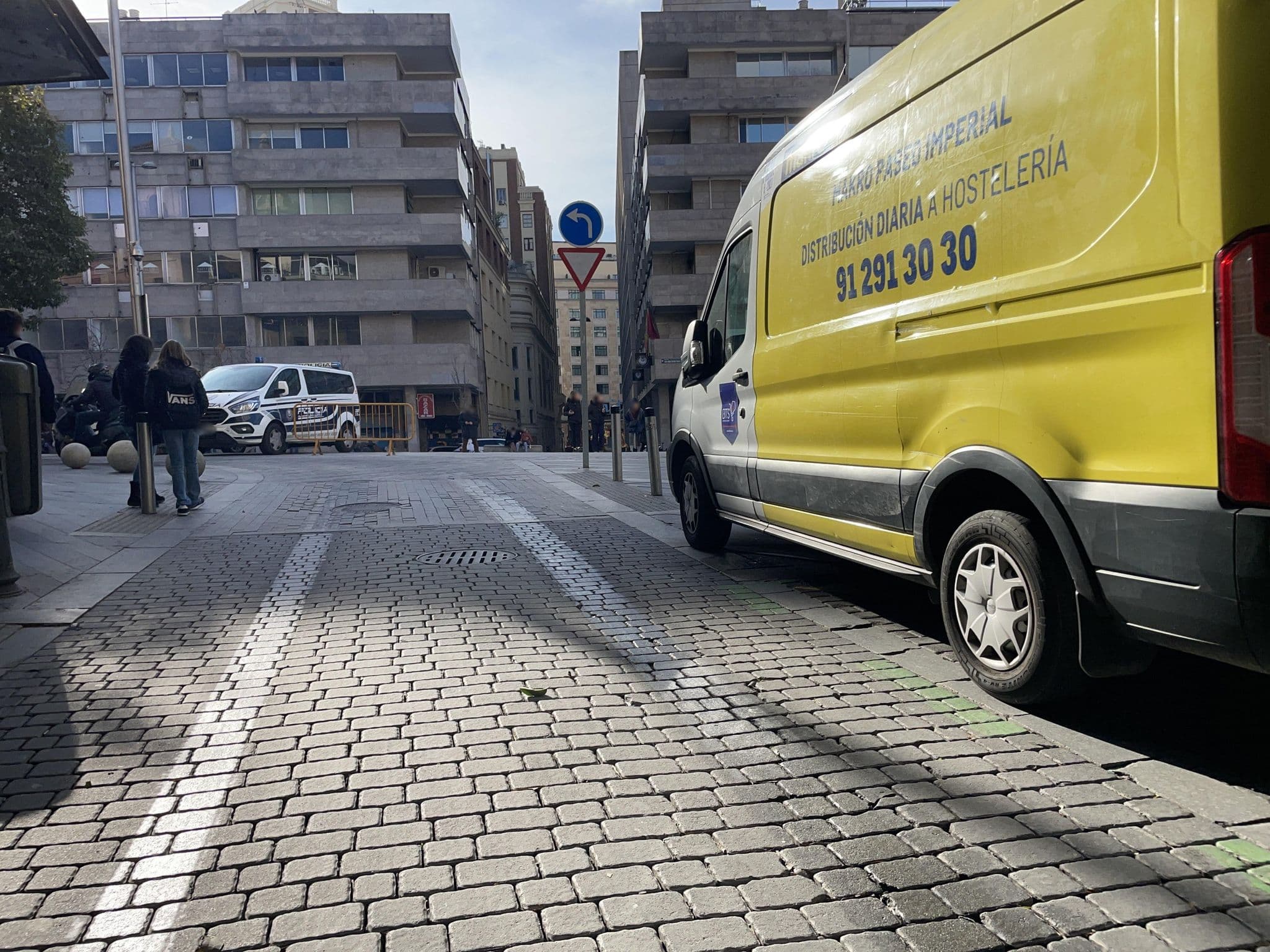 Street view near Hostal del Mar, Madrid Centro — © seraq (CC BY-SA · Mapillary)
