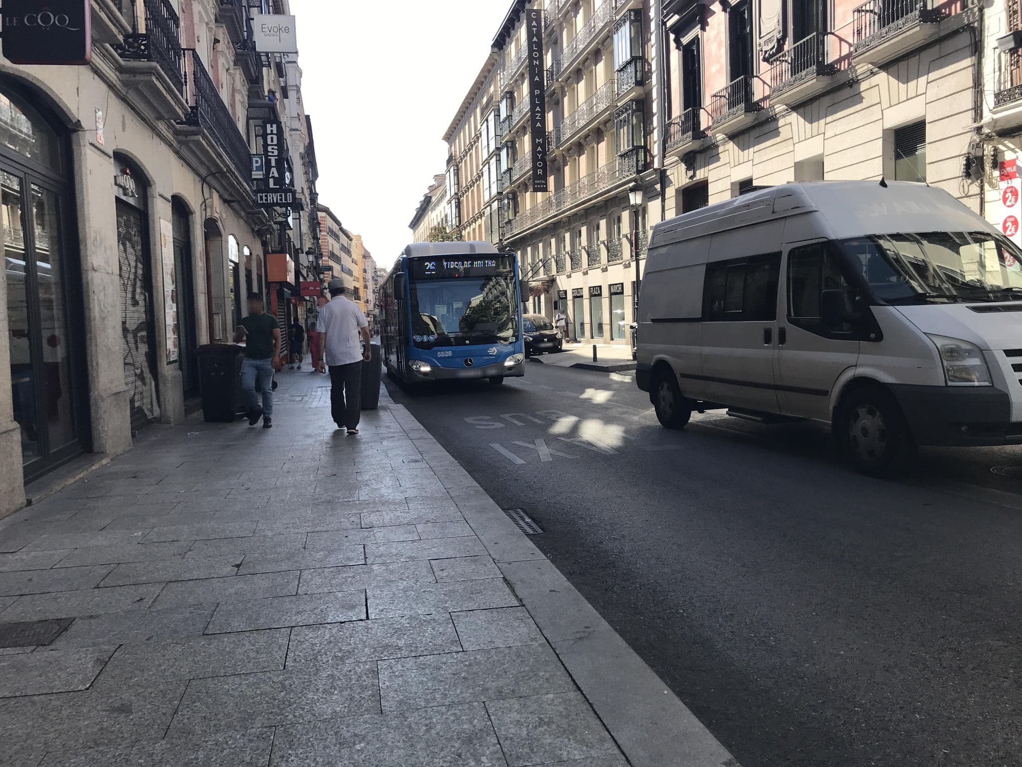 Street view near Hostal Cervelo, Madrid — © miguel_andrade (CC BY-SA · Mapillary)