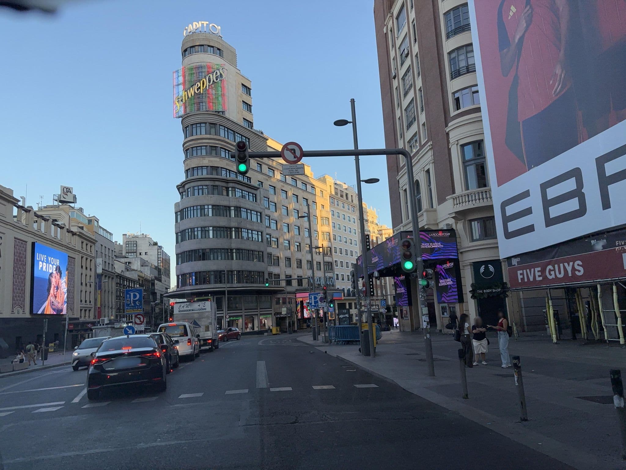 Street view near Hostal Miami, Madrid Centro