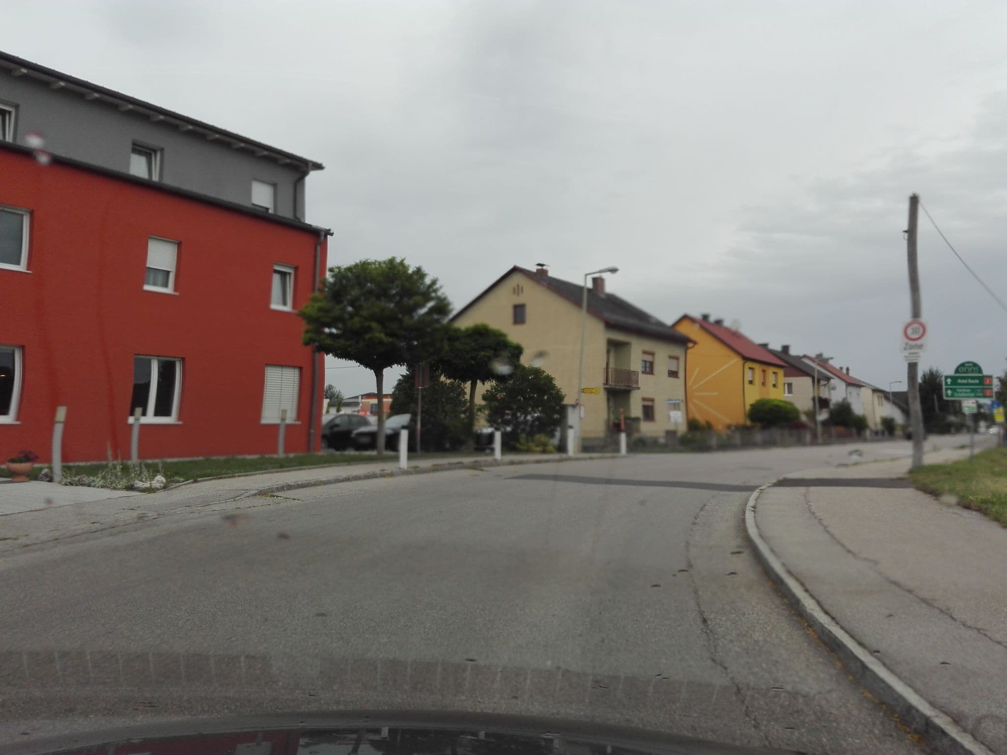 Street view near Zum Römer, Enns — © suriv (CC BY-SA · Mapillary)