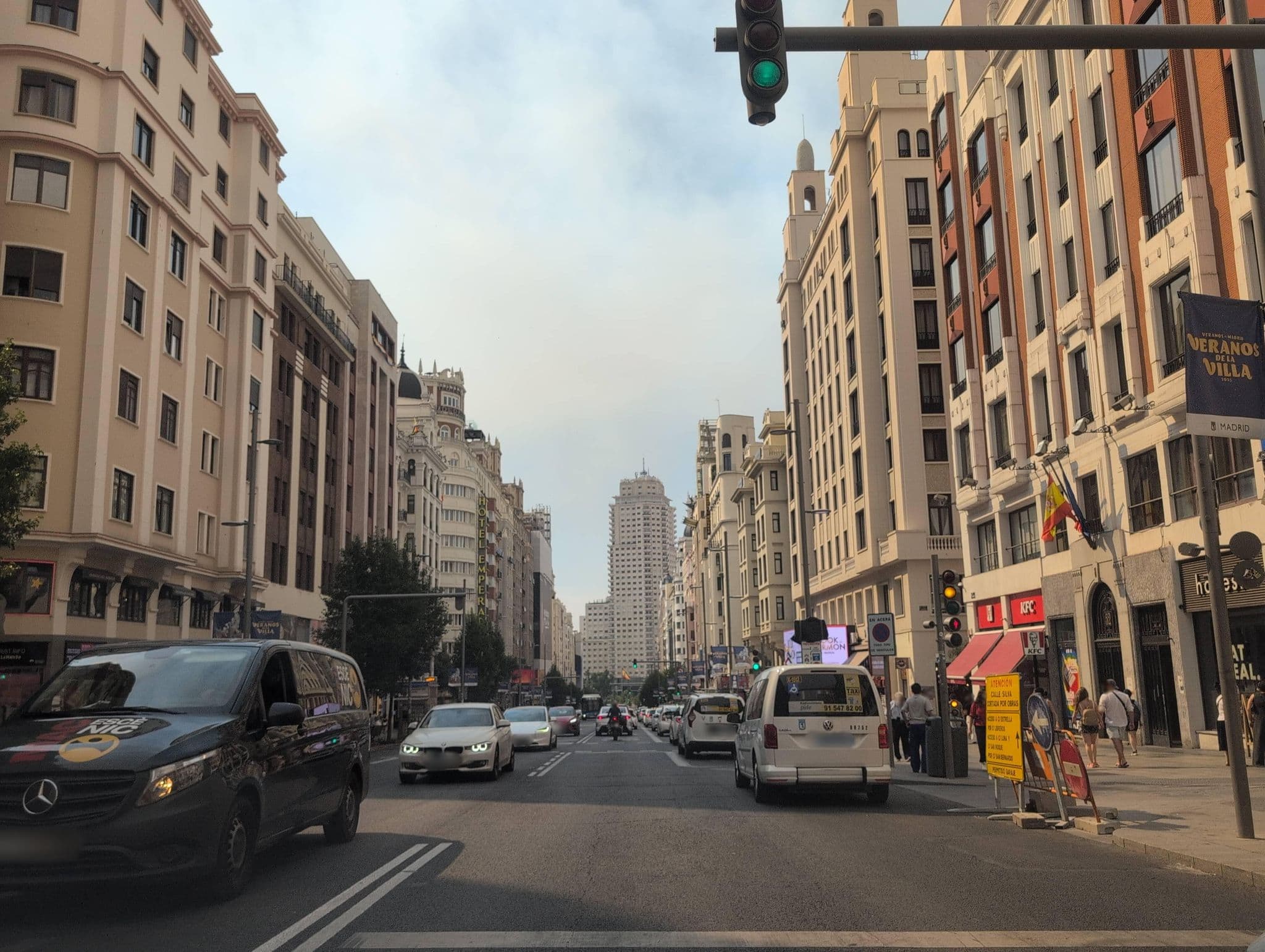 Street view near Hostal Lauria, Madrid Centro