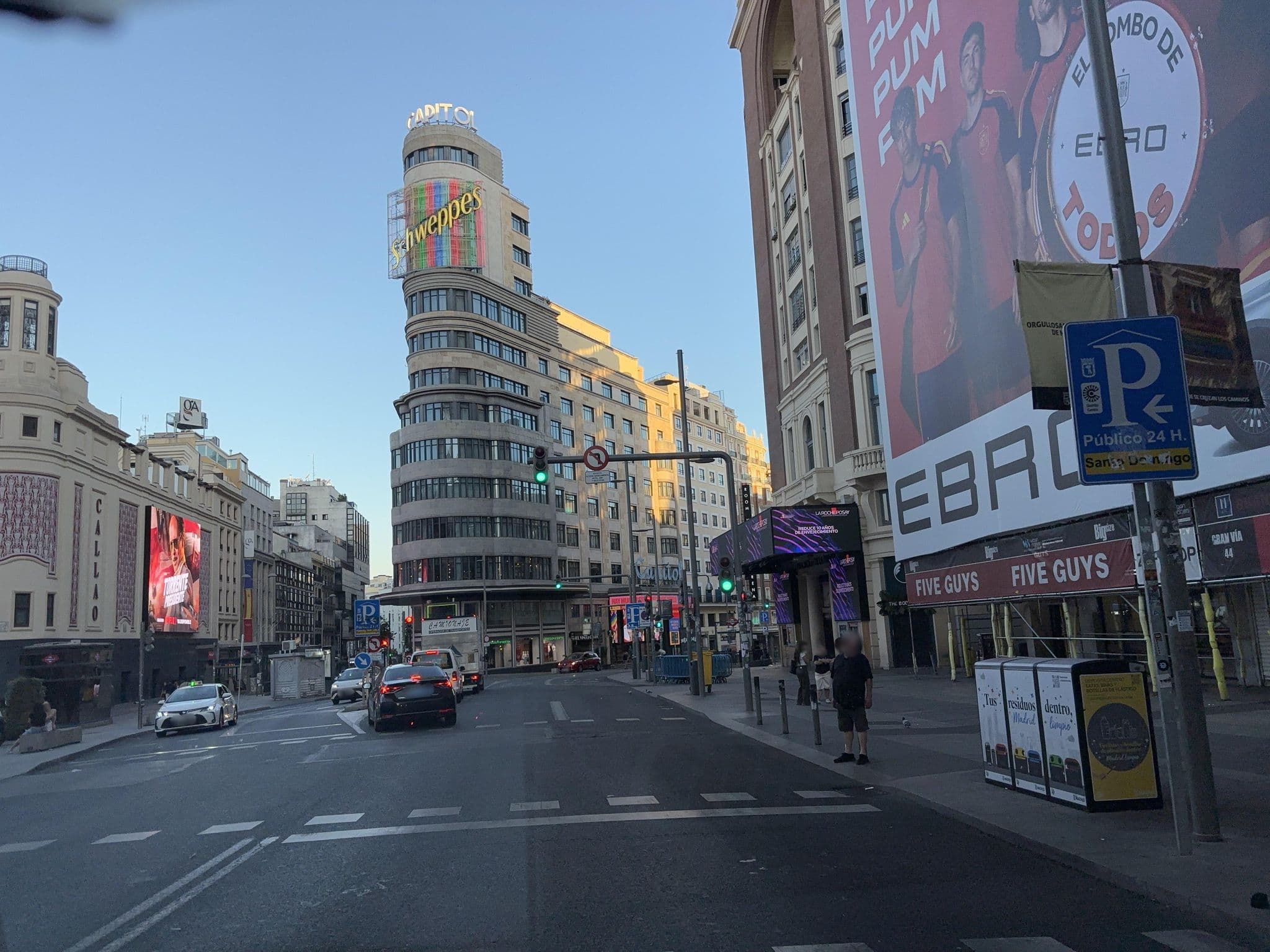 Street view near Hostal Valencia, Madrid Centro