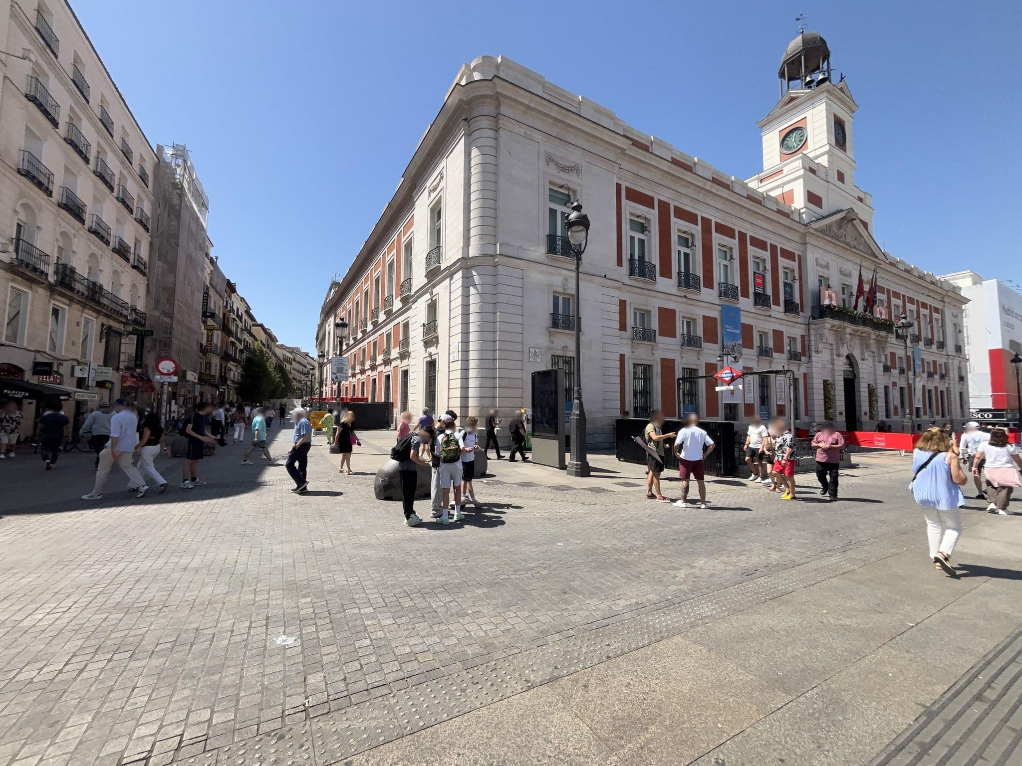 Street view near Hostal Victoria II, Sol — © robot8a (CC BY-SA · Mapillary)