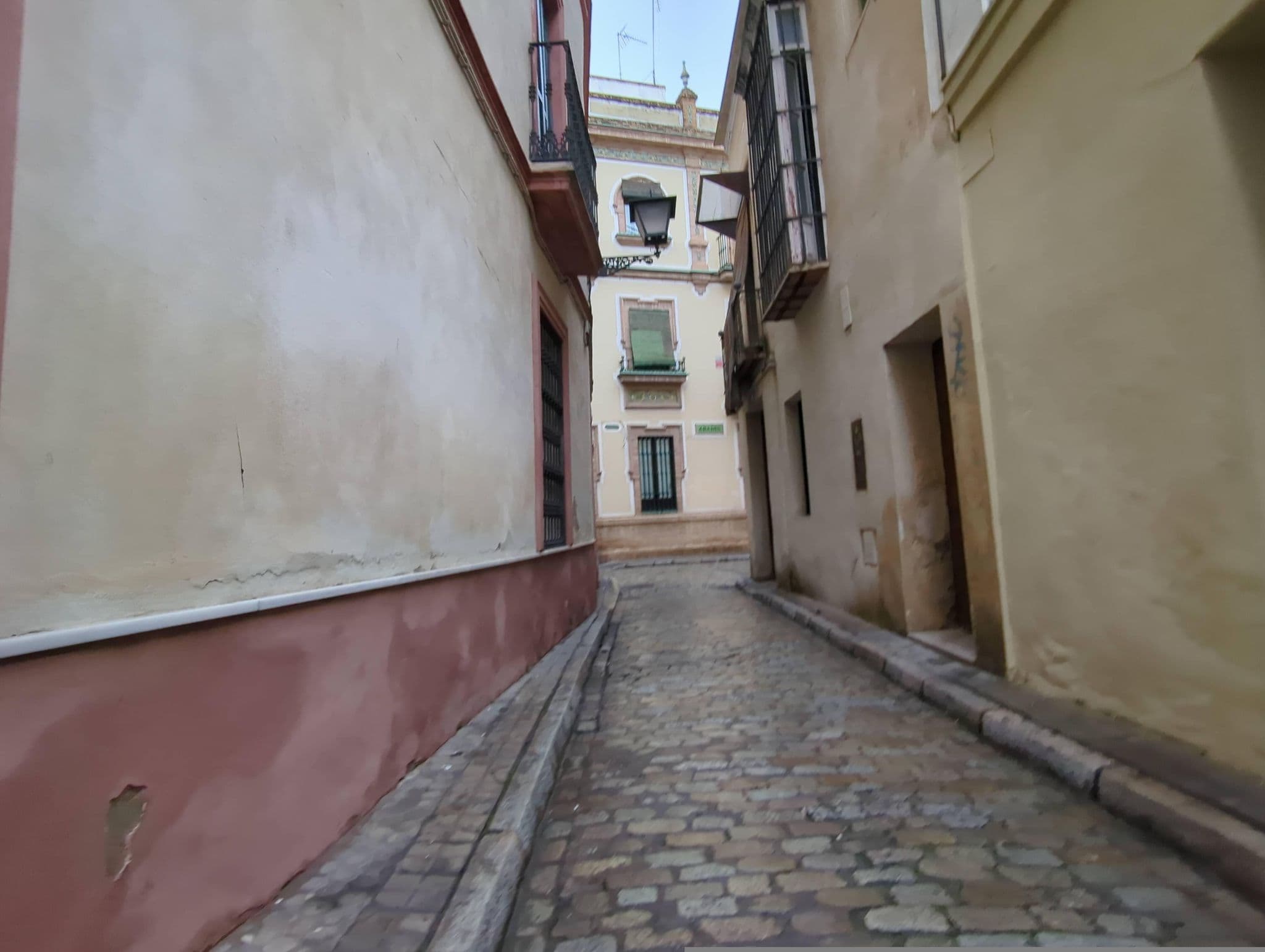 Street view near Callejon del Agua, Sevilla
