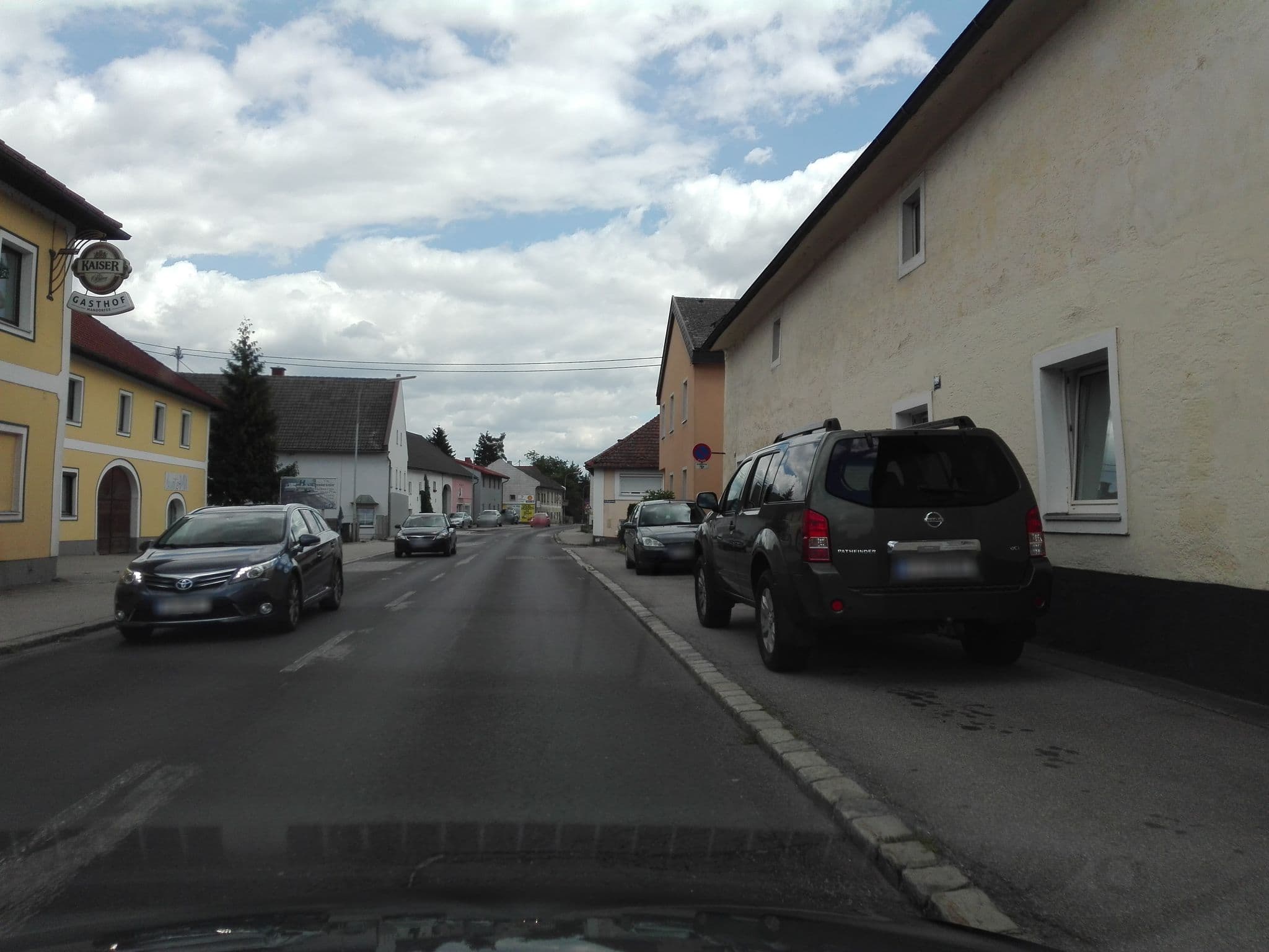 Street view near Gasthof Mandorfer B. Kammerhofer, Hörsching — © suriv (CC BY-SA · Mapillary)