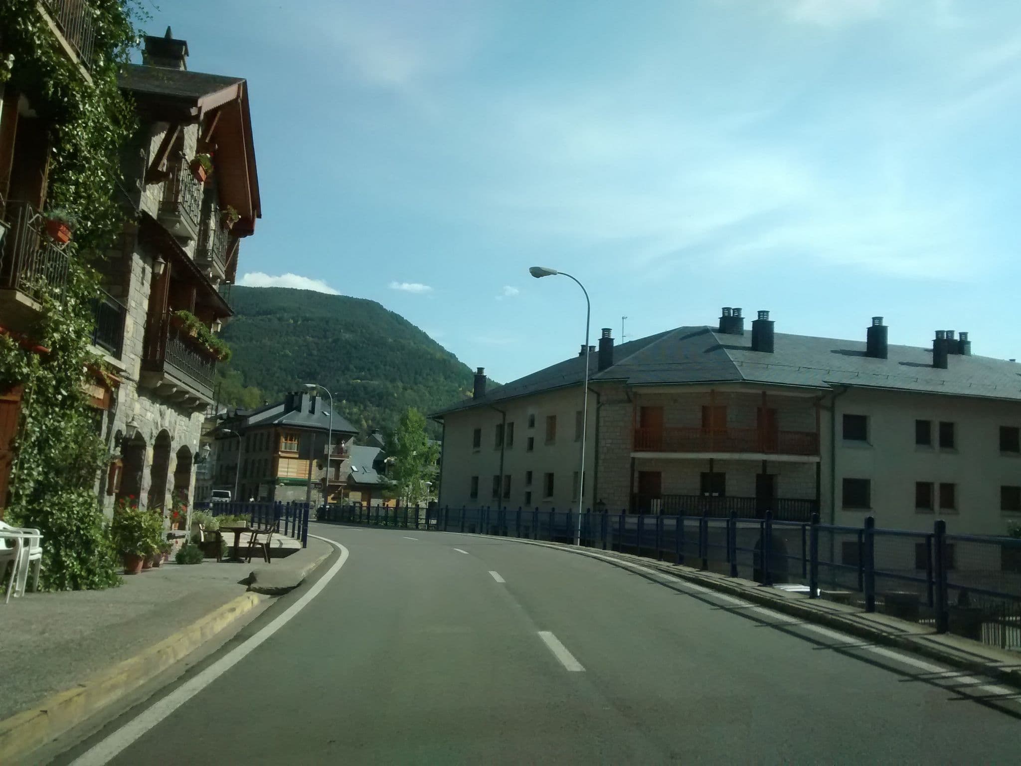 Street view near Hostel Español, Sabiñánigo — © msevilla00 (CC BY-SA · Mapillary)