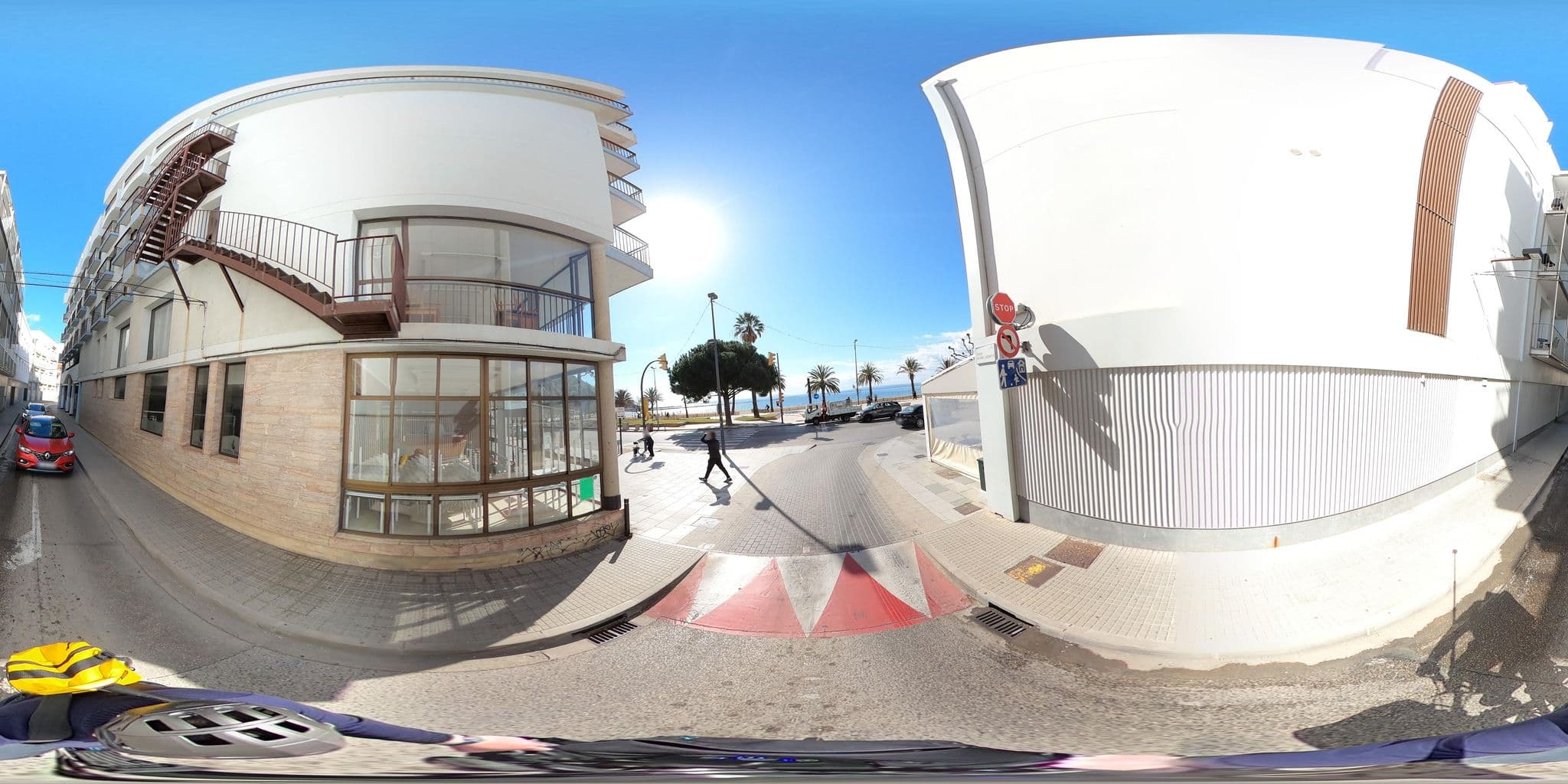 Street view near Parc, Roses — © geovelo (CC BY-SA · Mapillary)