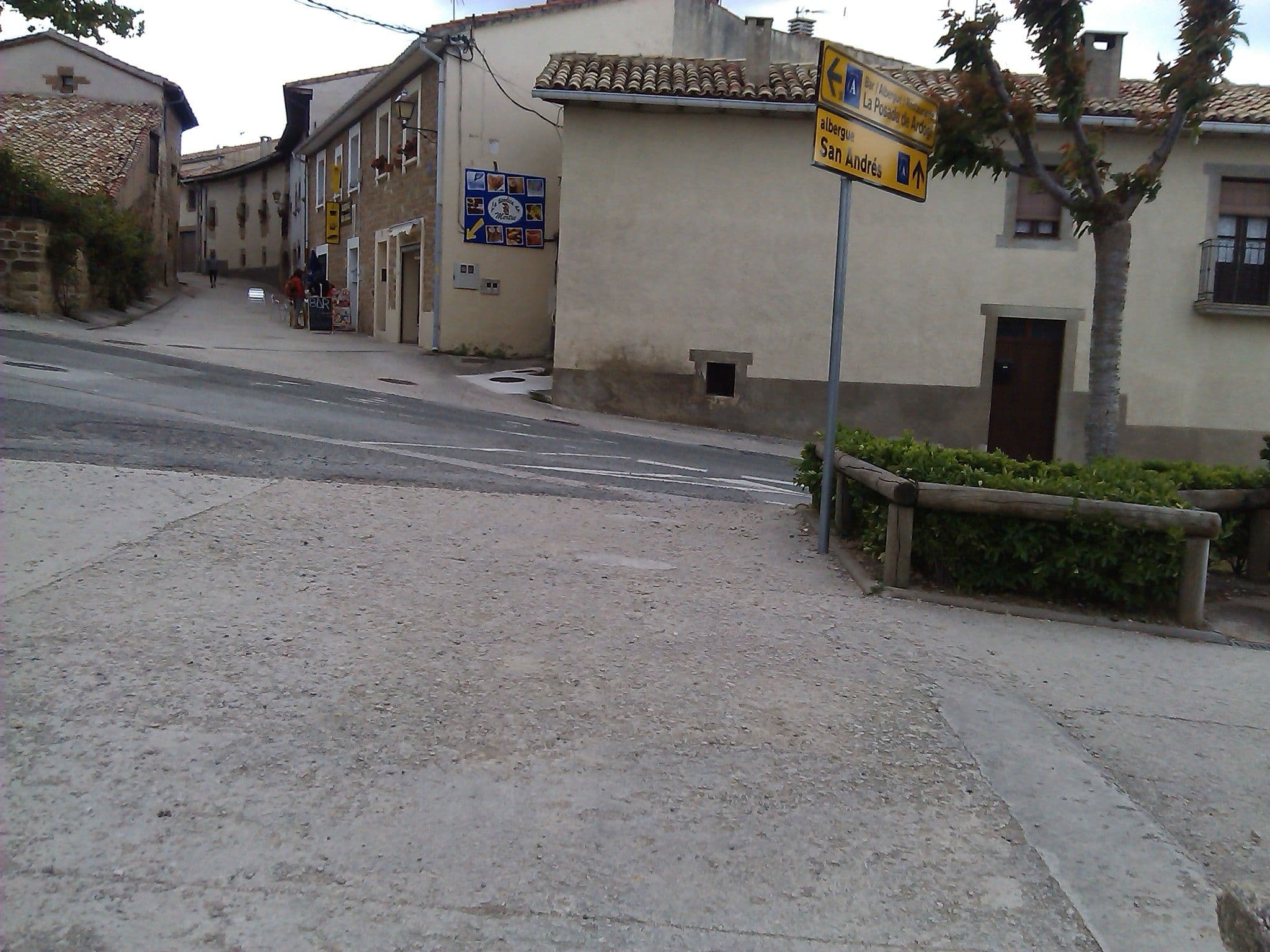 Street view near Albergue San Andrés, Galar — © changchun1 (CC BY-SA · Mapillary)