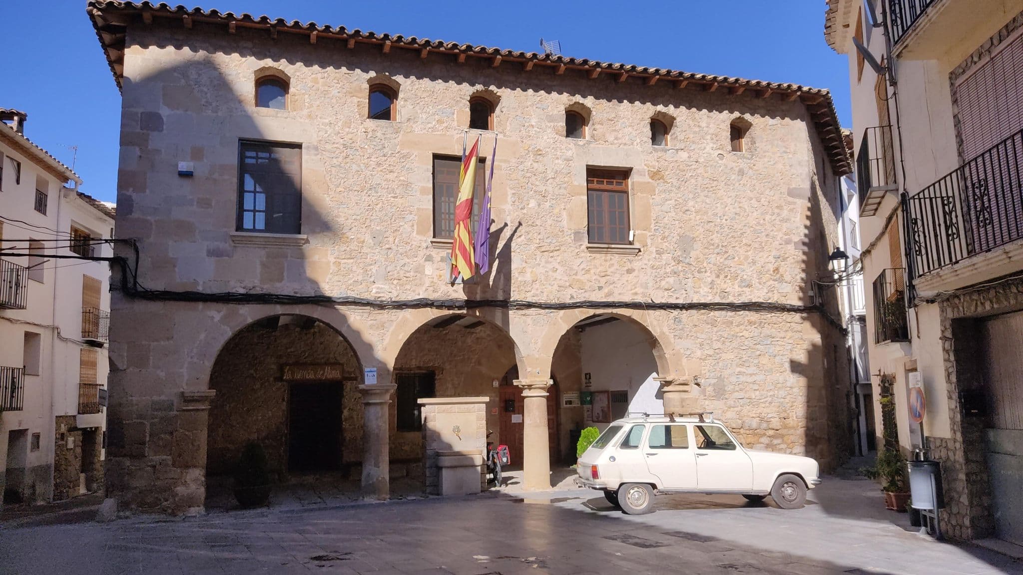 Street view near Hotel-cafetería-restaurante: “L’Abadia, Sarrión — © nachoorte (CC BY-SA · Mapillary)