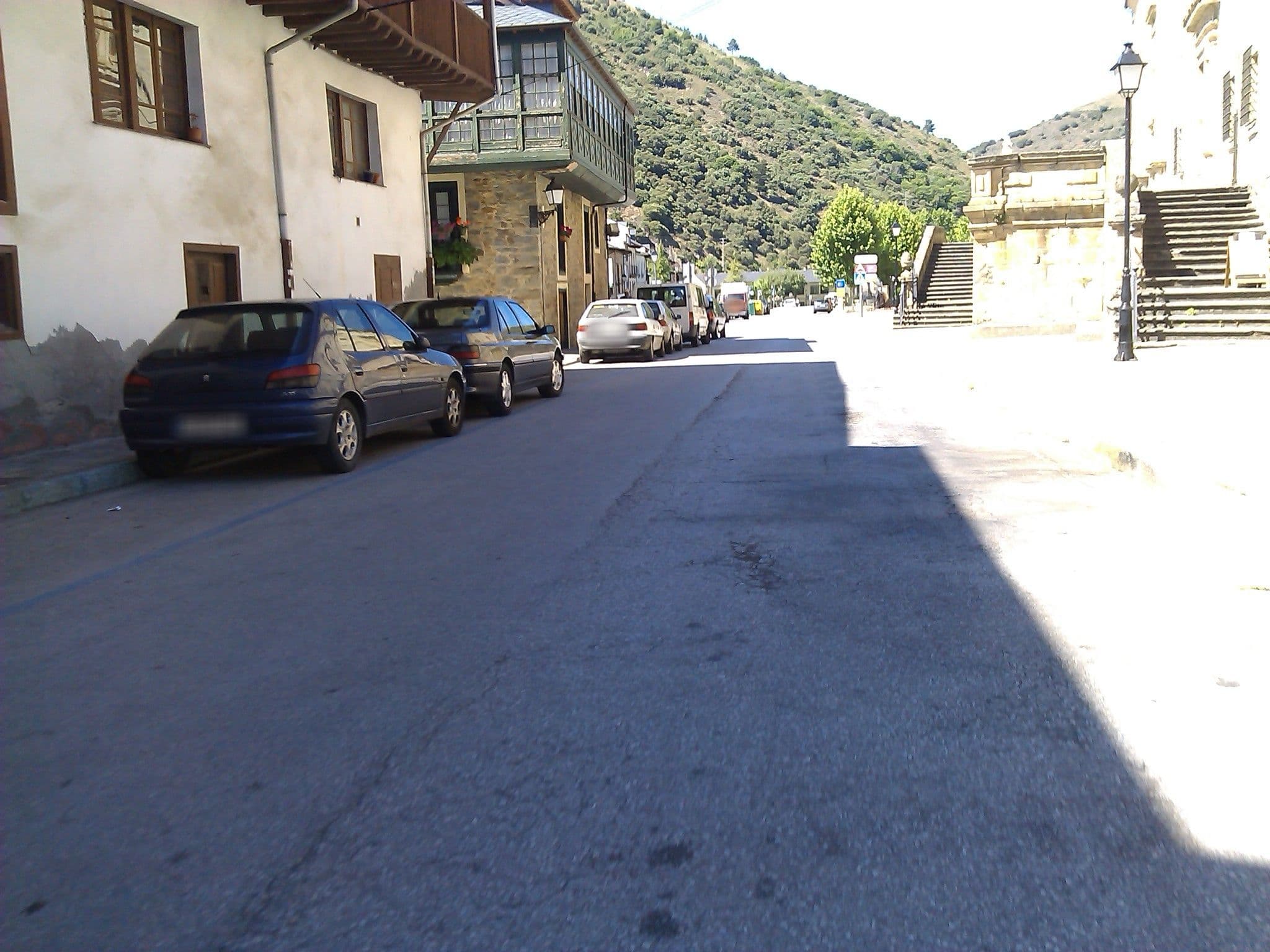 Street view near Albergue Hospedería San Nicolás el Real, Villafranca del Bierzo — © changchun1 (CC BY-SA · Mapillary)