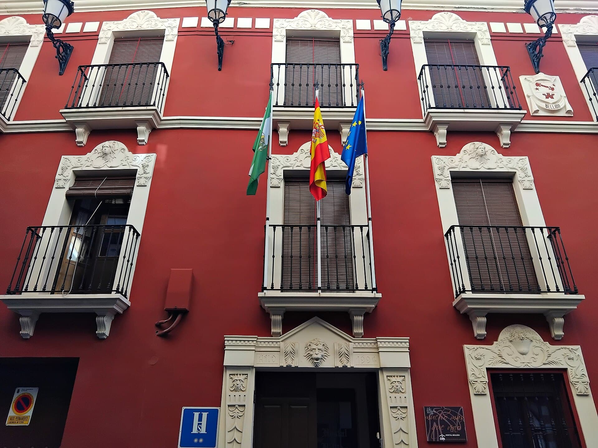 Hostal Bellido (via Wikimedia Commons, CC BY-SA 4.0)