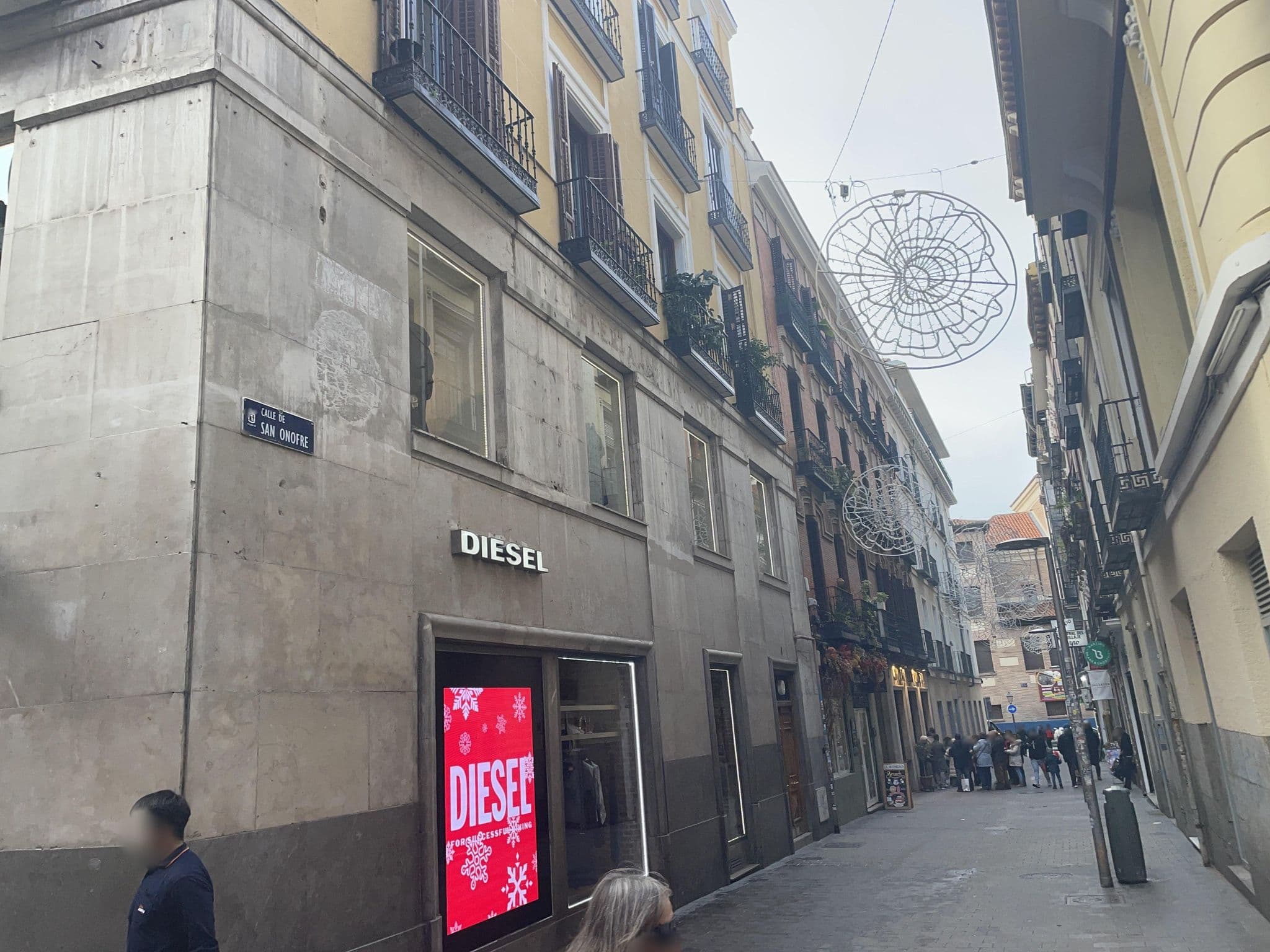 Street view near Hostal Los Alpes, Madrid Centro