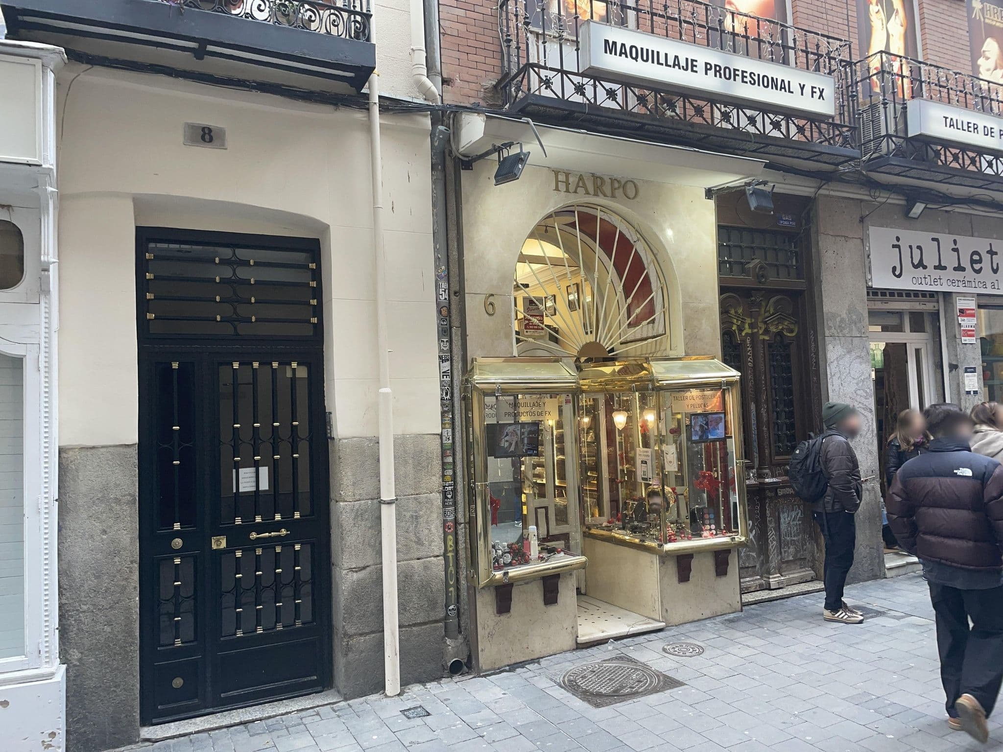 Street view near Hostal Kryse, Madrid Centro