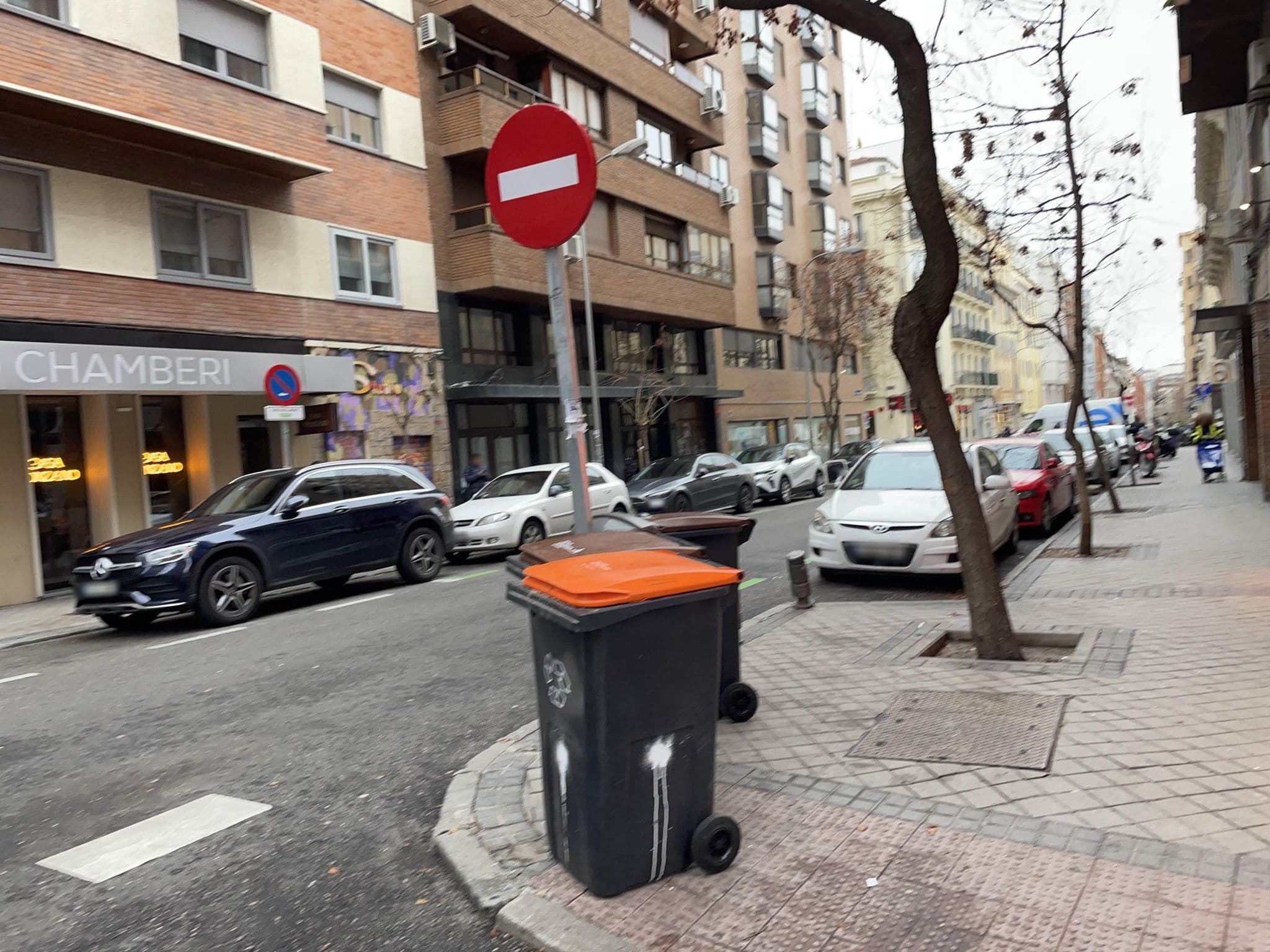 Street view near NH Madrid Chamberí, Rios Rosas — © seraq (CC BY-SA · Mapillary)
