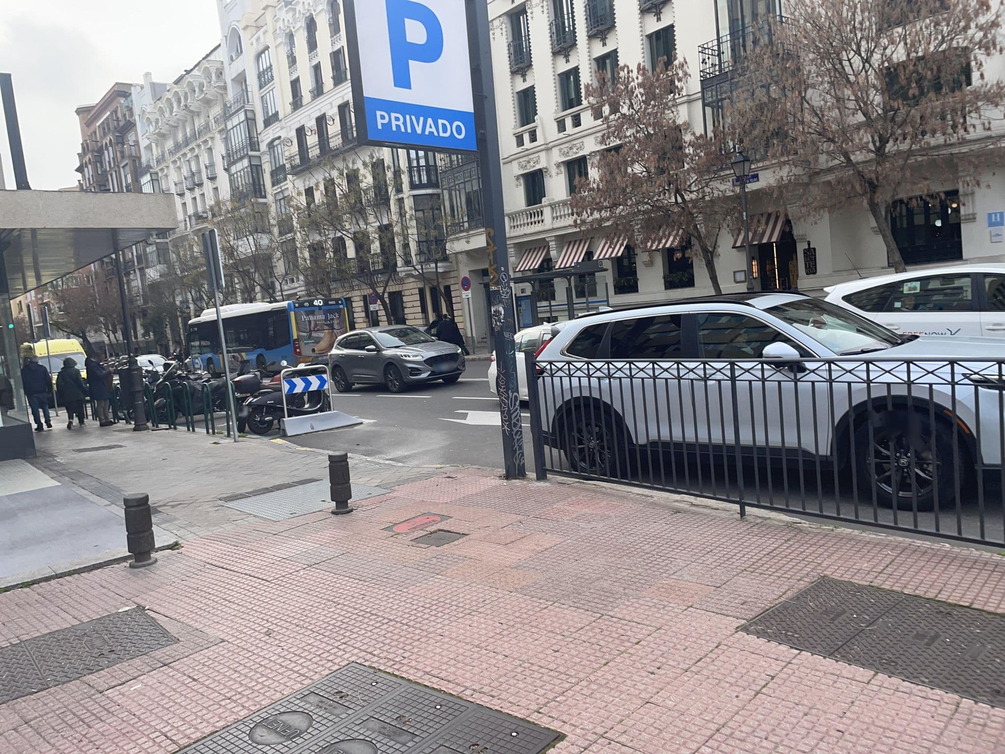 Street view near Innside Madrid Luchana, Trafalgar — © seraq (CC BY-SA · Mapillary)