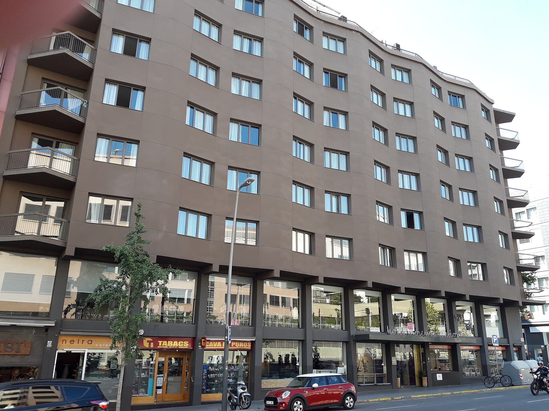 Mercure Barcelona Condor (via Wikimedia Commons, CC BY-SA 3.0)