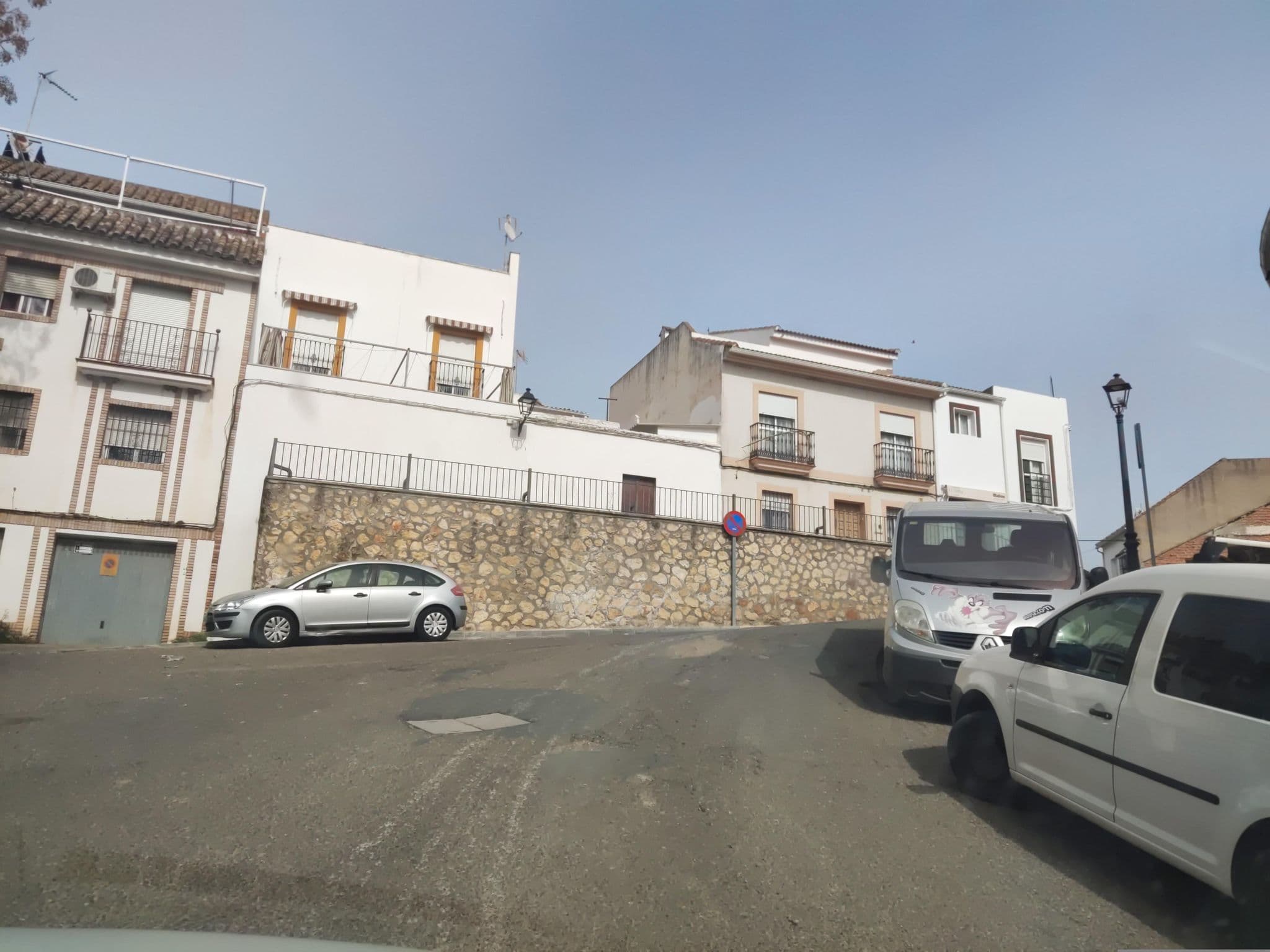 Street view near Hostal "Joki", Almodóvar del Río — © sanchi (CC BY-SA · Mapillary)