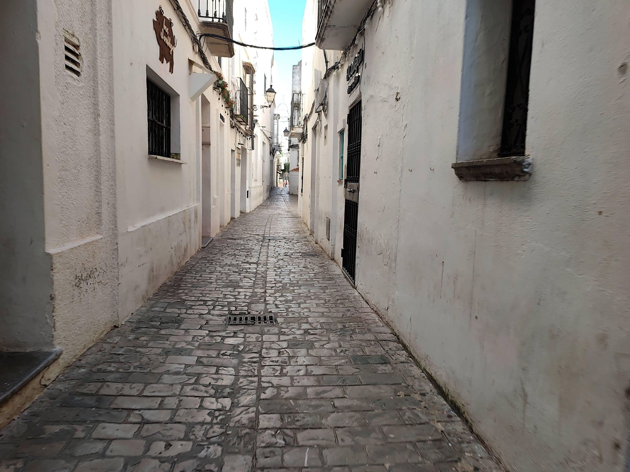 Street view near Wake Up in Tarifa, Tarifa — © Duro (CC BY-SA · Mapillary)