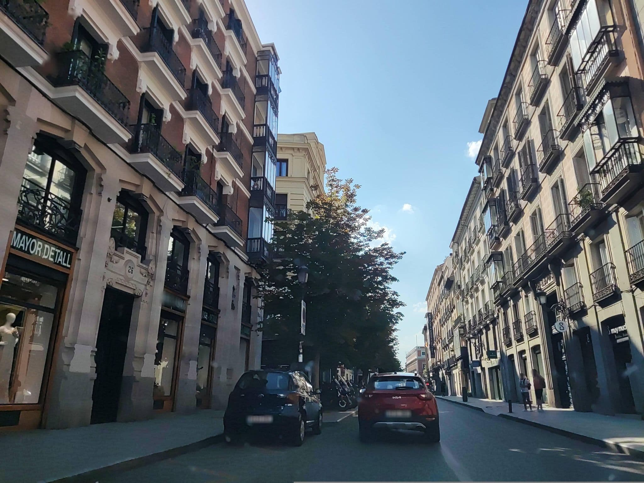 Street view near Hostal Horizonte, Madrid — © polkillas (CC BY-SA · Mapillary)